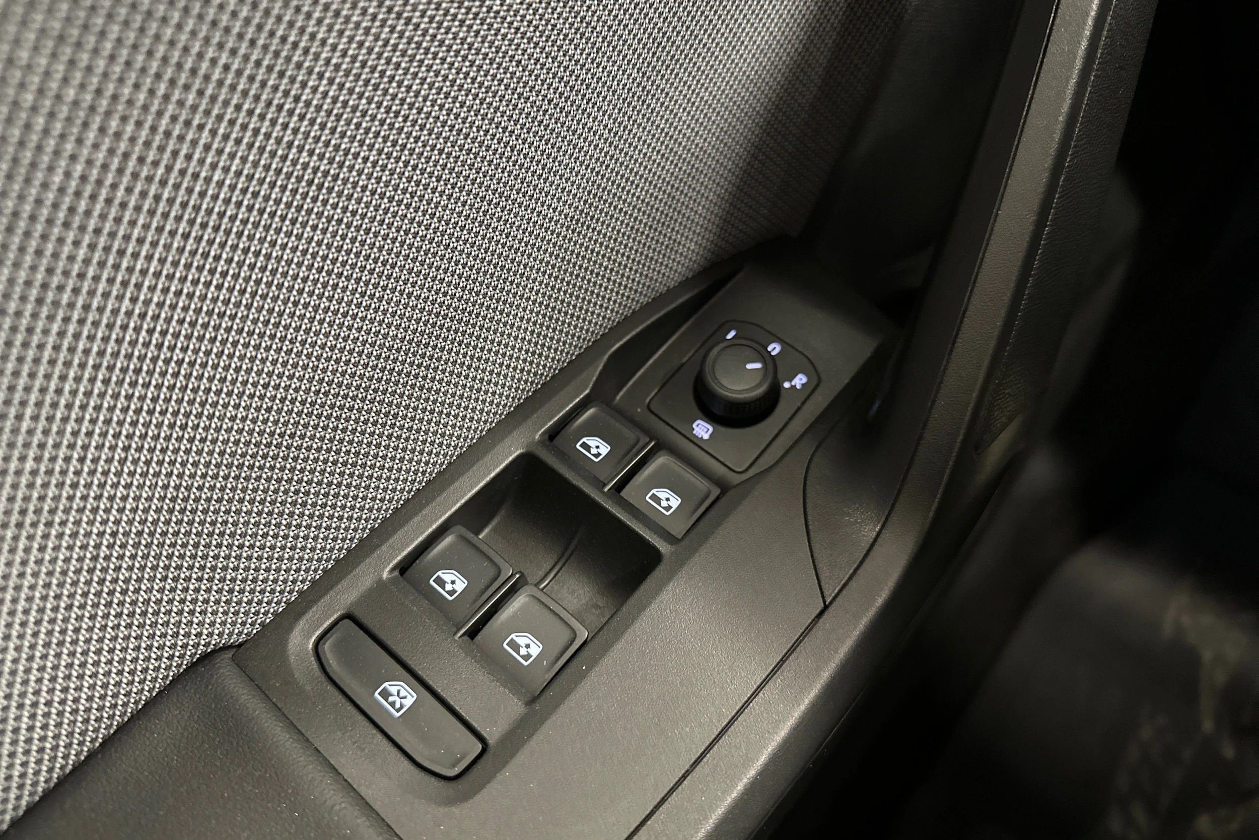 punainen SEAT Leon Sportstourer 2024 kuva 18.