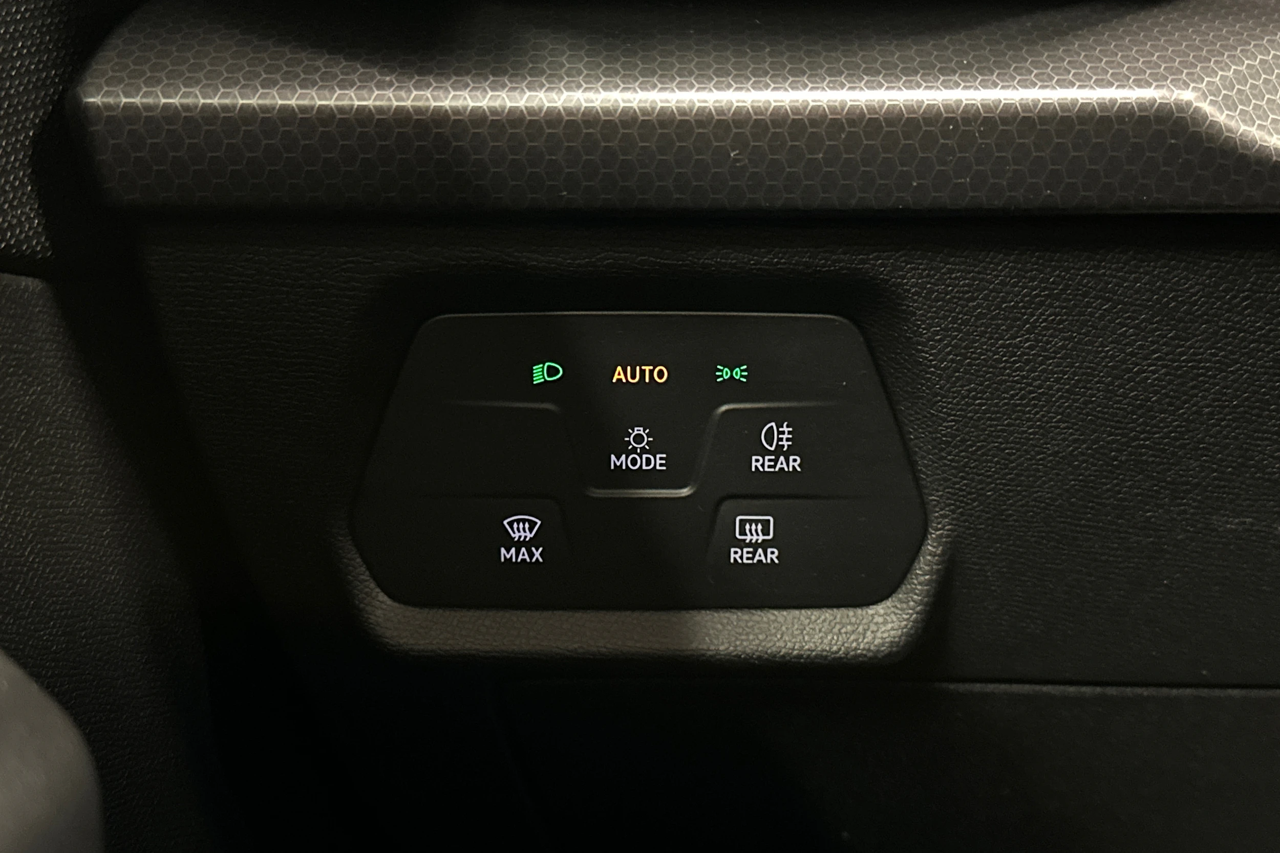 punainen SEAT Leon Sportstourer 2024 kuva 19.