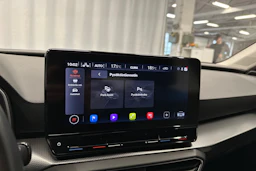 punainen SEAT Leon Sportstourer 2024 kuva 23.