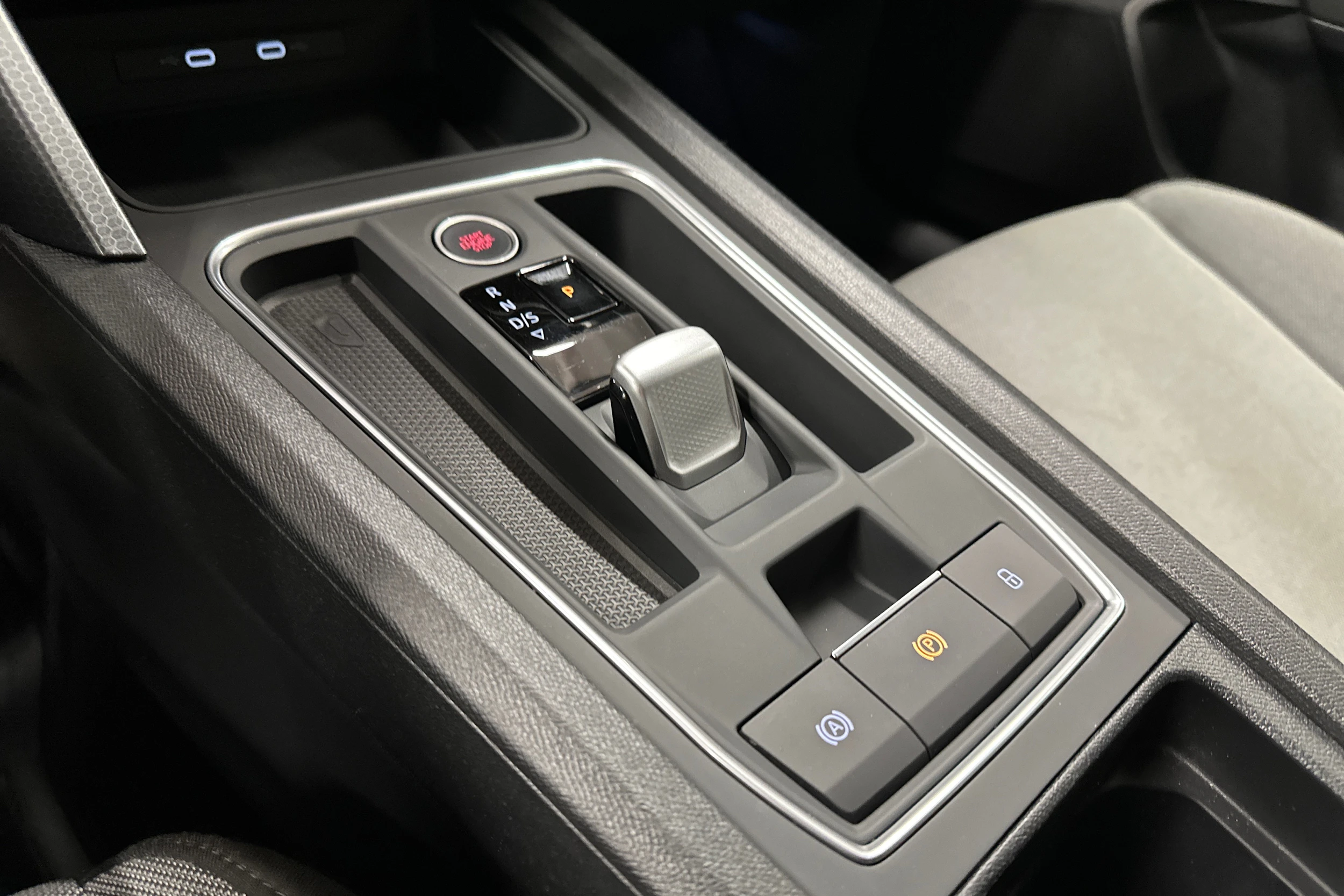 punainen SEAT Leon Sportstourer 2024 kuva 27.
