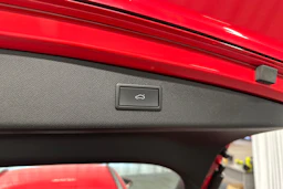punainen SEAT Leon Sportstourer 2024 kuva 30.