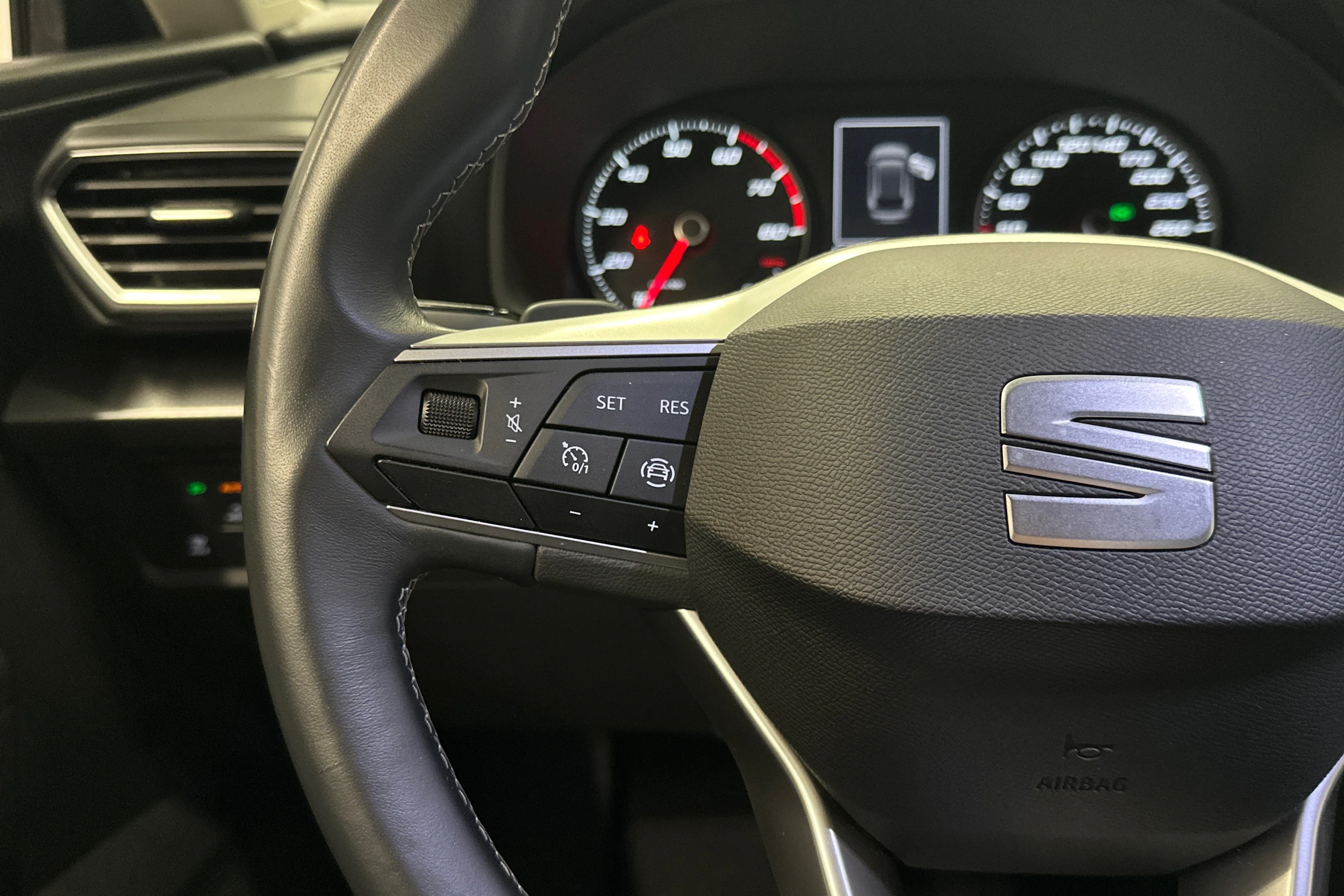 harmaa SEAT Leon Sportstourer 2024 kuva 11.
