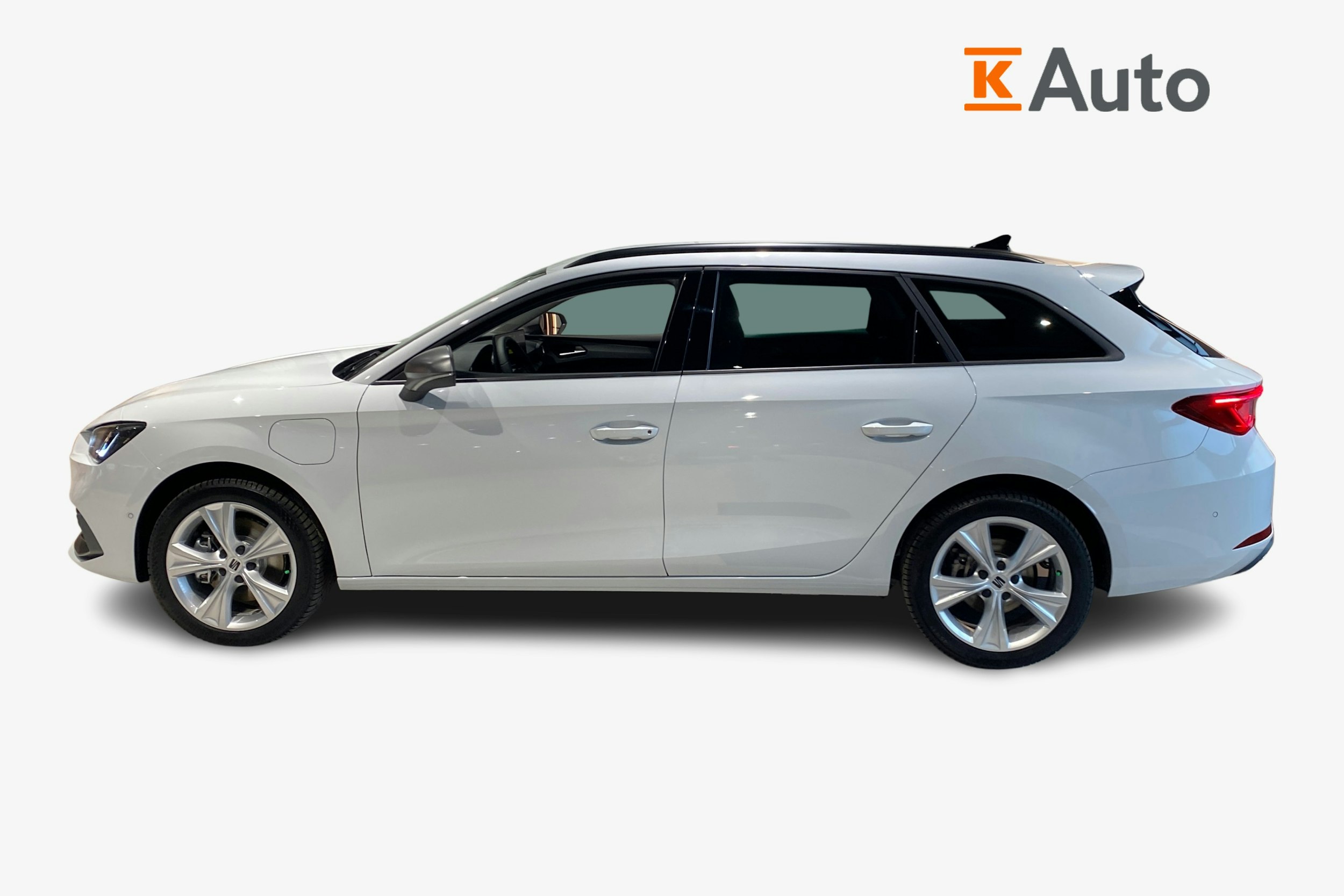 met. valkoinen SEAT Leon Sportstourer 2025 kuva 5.