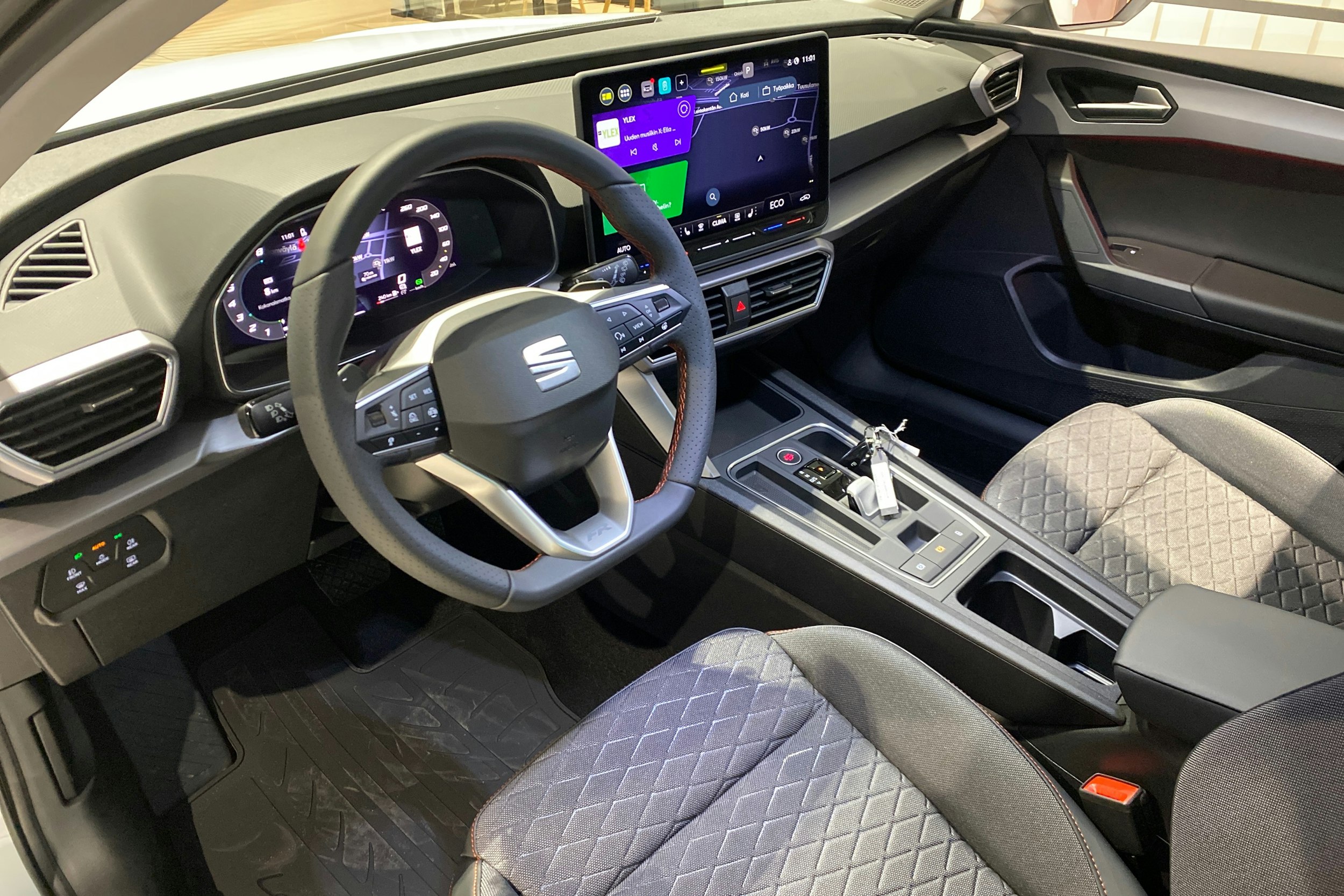 met. valkoinen SEAT Leon Sportstourer 2025 kuva 6.