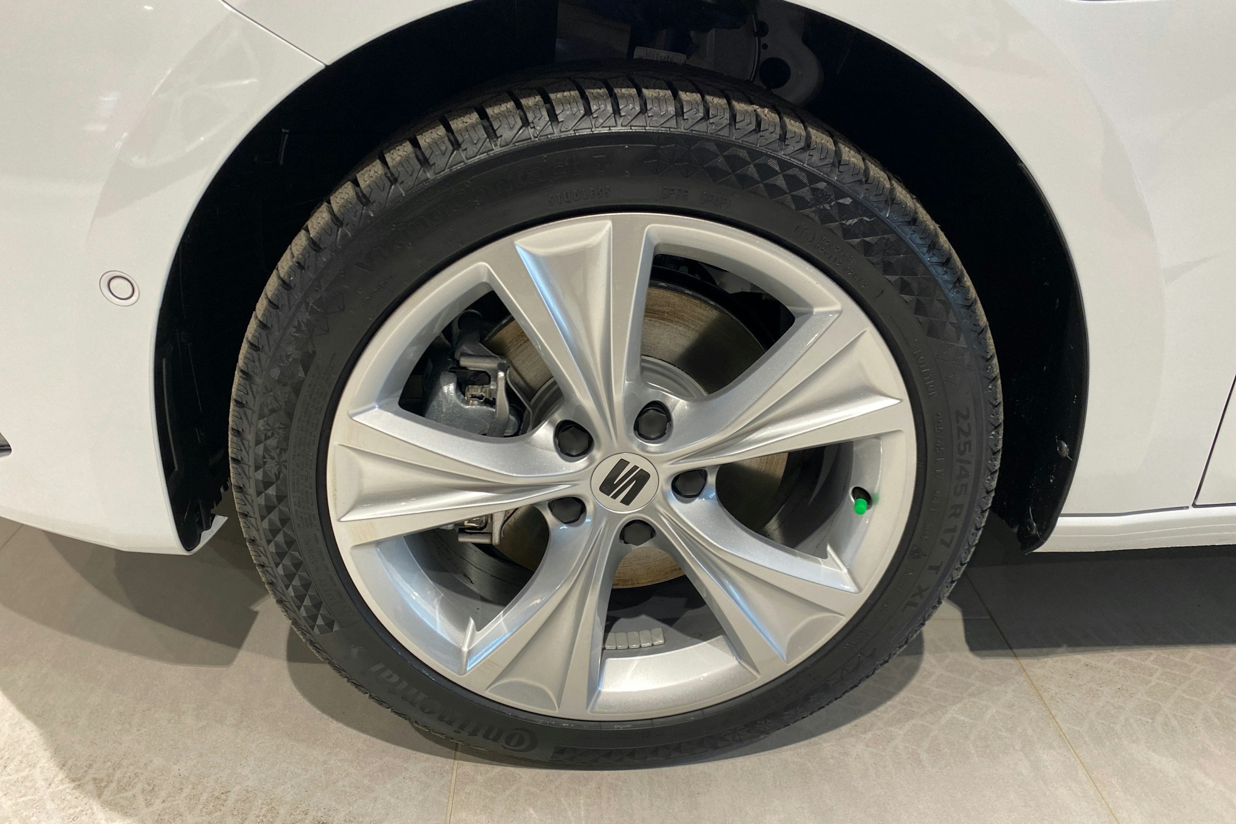 met. valkoinen SEAT Leon Sportstourer 2025 kuva 9.
