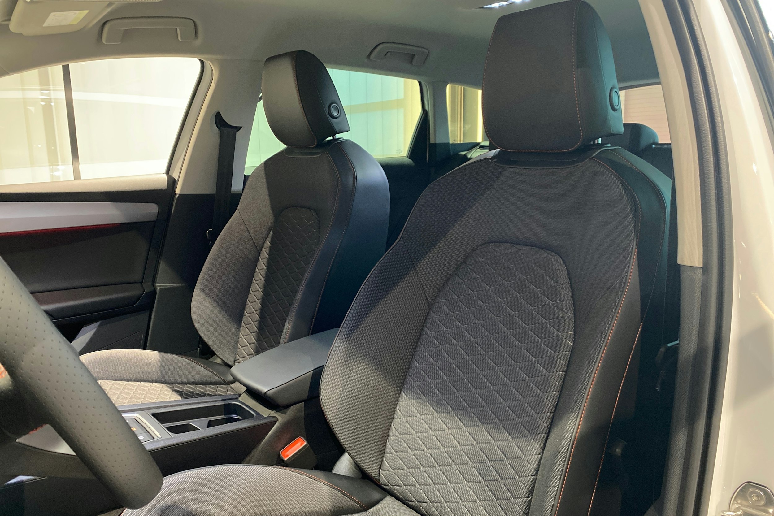 met. valkoinen SEAT Leon Sportstourer 2025 kuva 11.