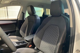 met. valkoinen SEAT Leon Sportstourer 2025 kuva 11.