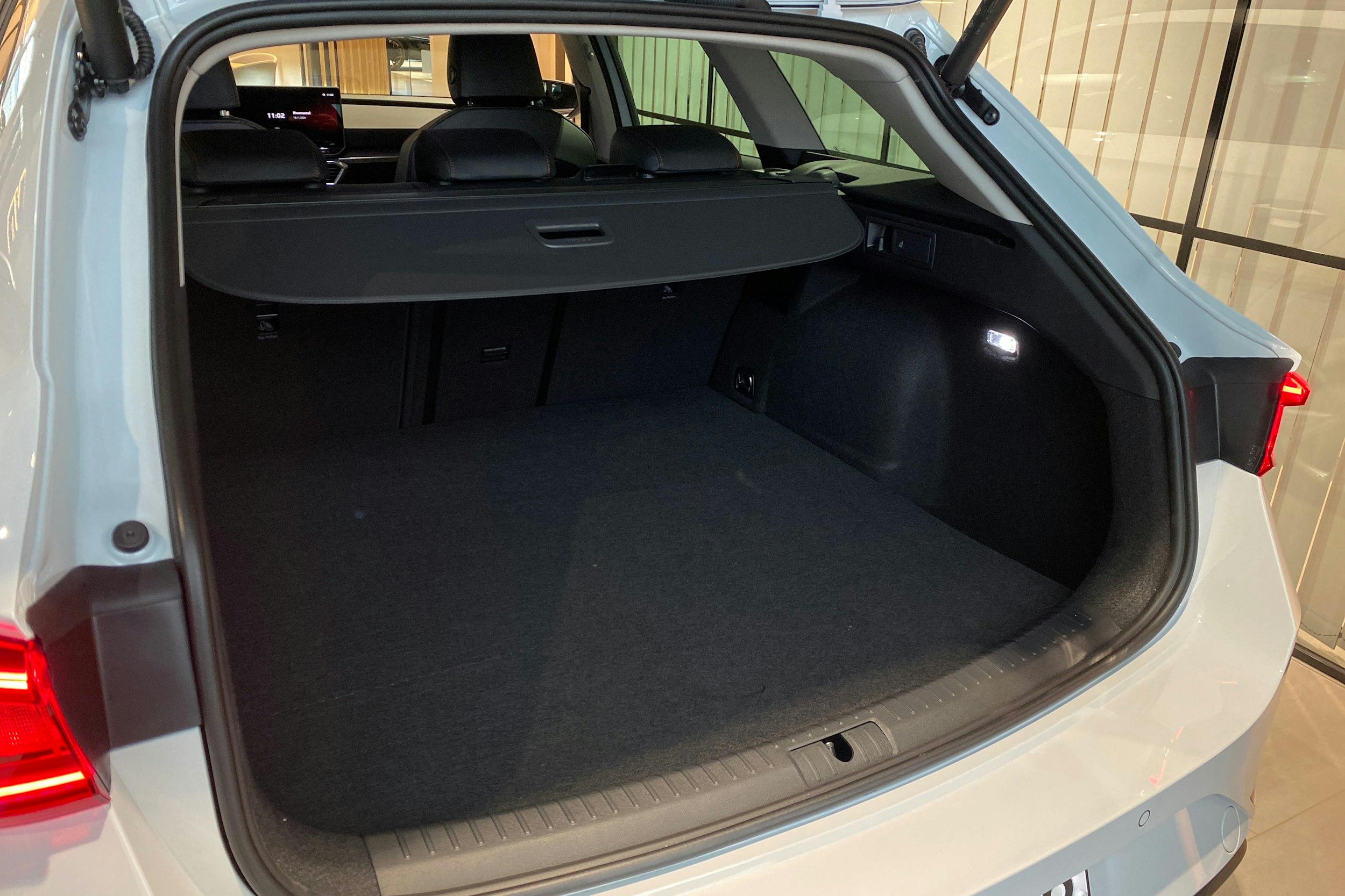 met. valkoinen SEAT Leon Sportstourer 2025 kuva 13.
