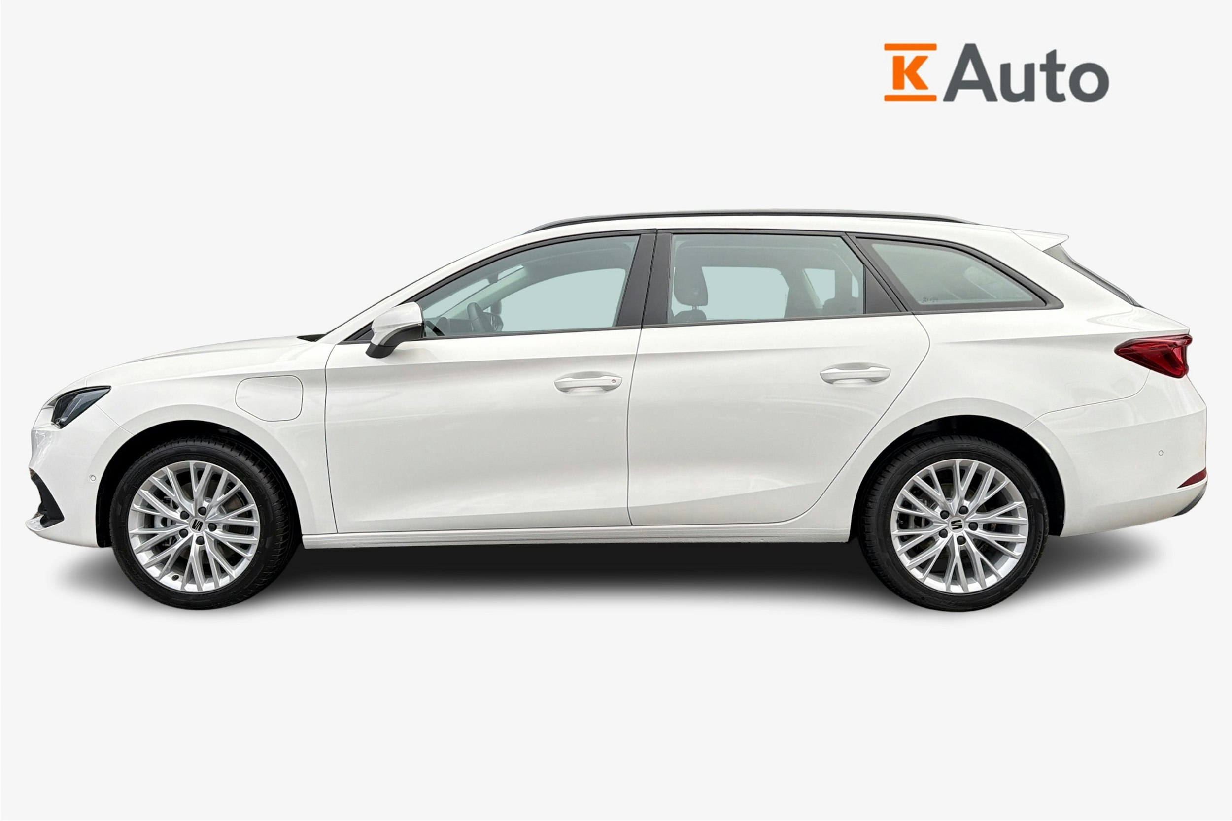 valkoinen SEAT Leon Sportstourer 2025 kuva 5.