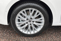 valkoinen SEAT Leon Sportstourer 2025 kuva 9.