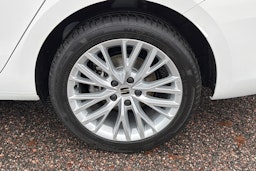 valkoinen SEAT Leon Sportstourer 2025 kuva 10.