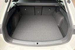 valkoinen SEAT Leon Sportstourer 2025 kuva 11.