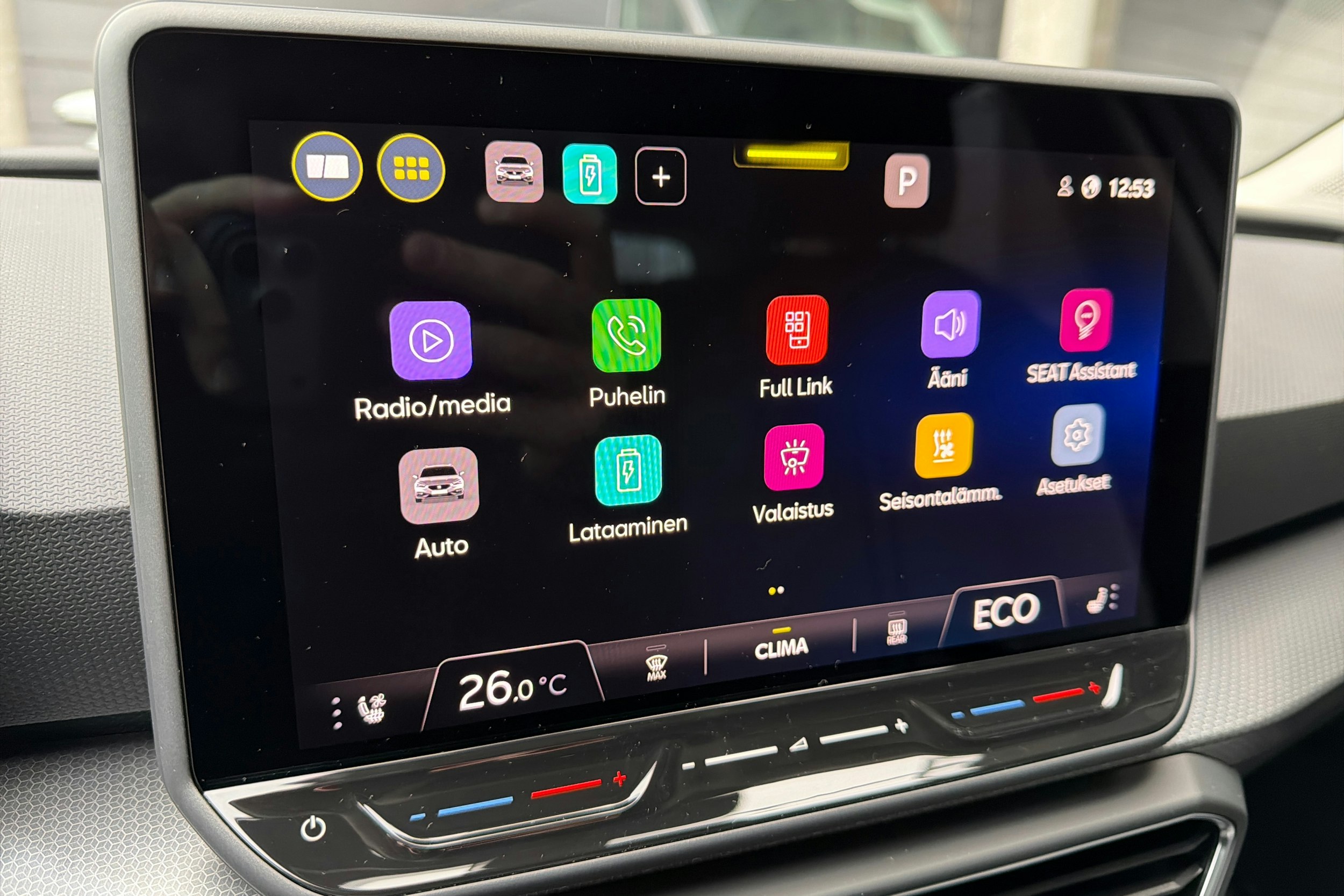 valkoinen SEAT Leon Sportstourer 2025 kuva 14.