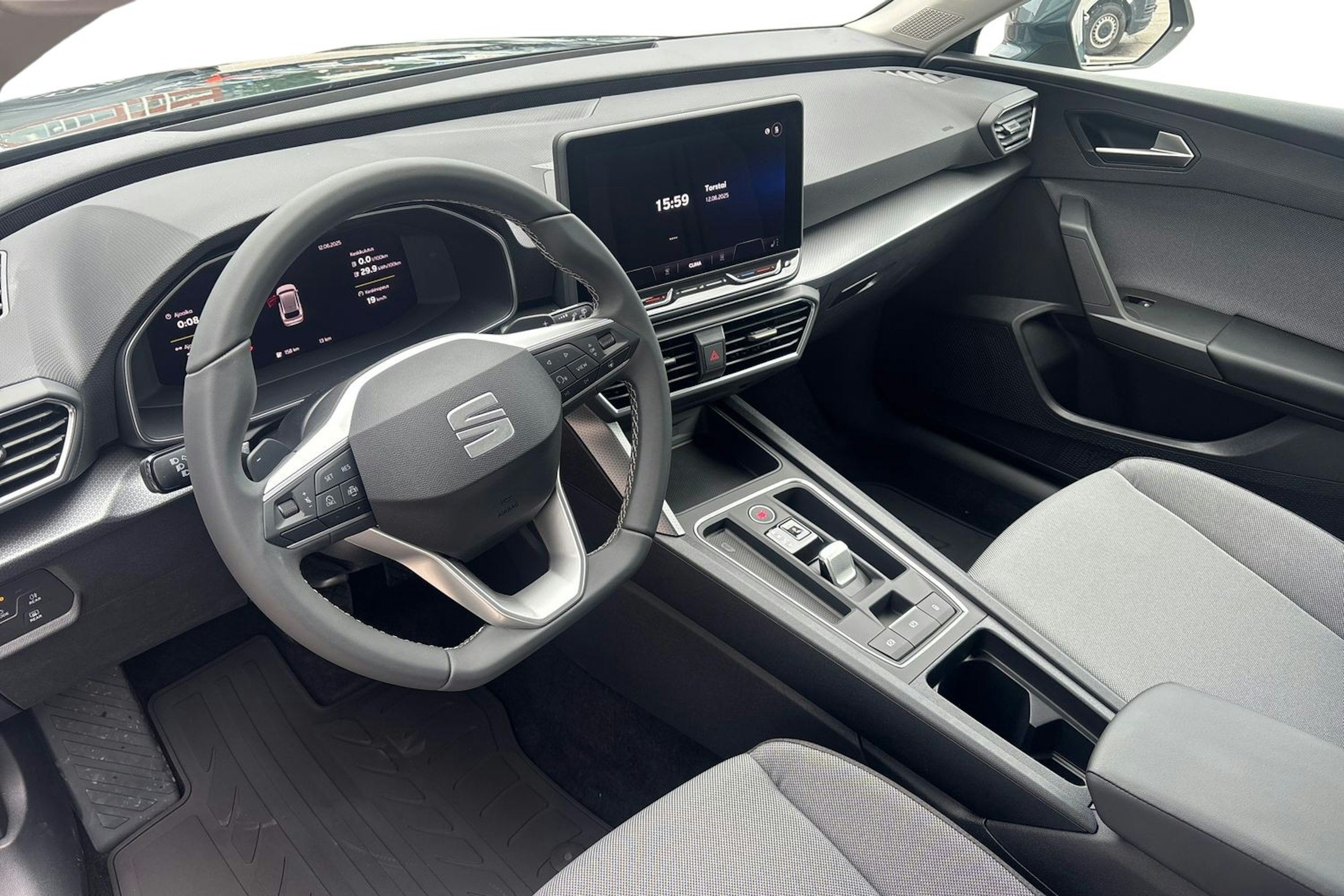 sininen SEAT Leon Sportstourer 2025 kuva 6.