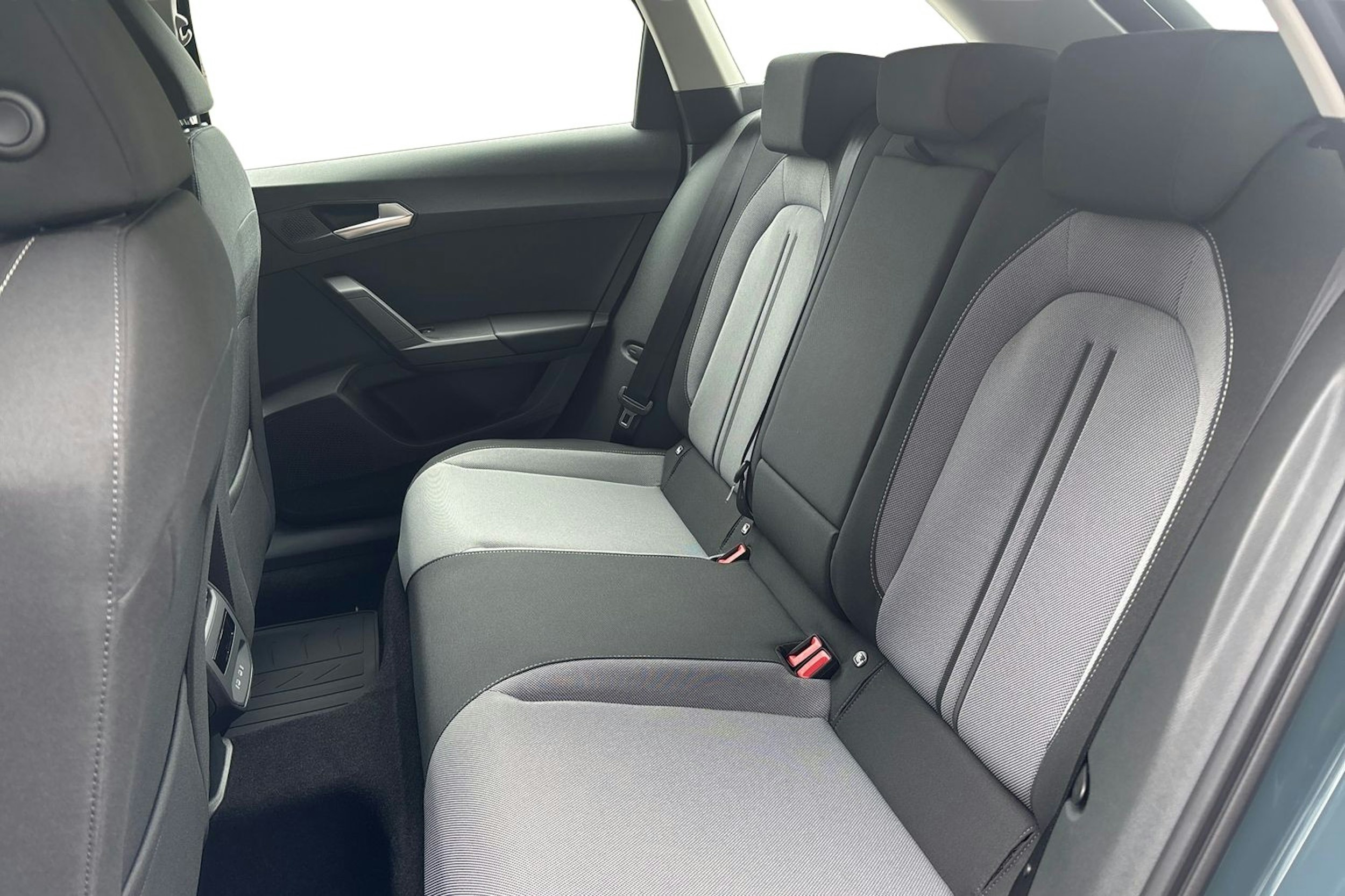 sininen SEAT Leon Sportstourer 2025 kuva 8.