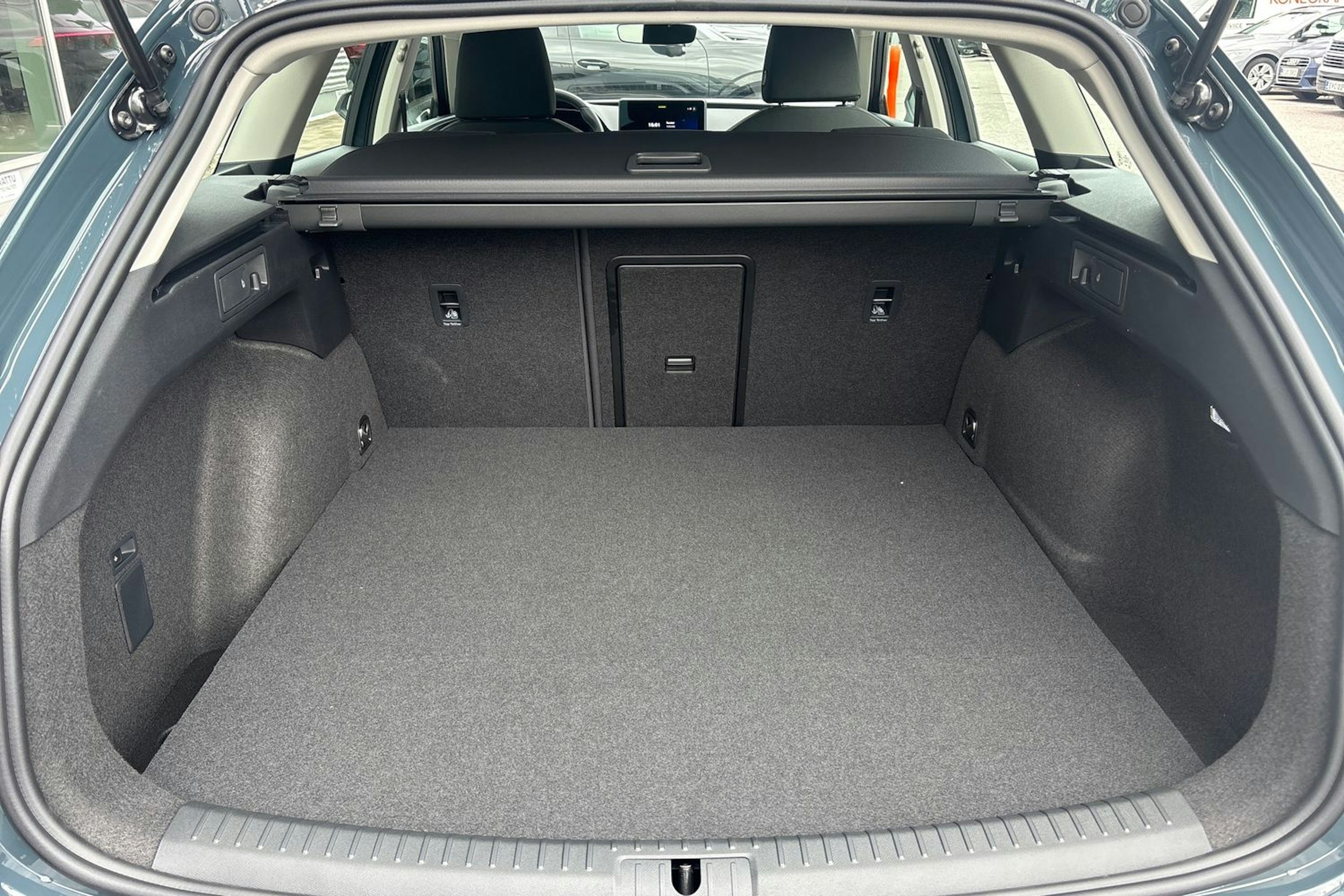 sininen SEAT Leon Sportstourer 2025 kuva 12.