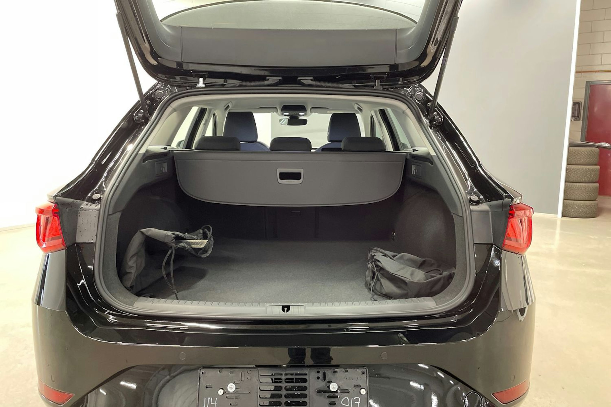 met. musta SEAT Leon Sportstourer 2025 kuva 14.