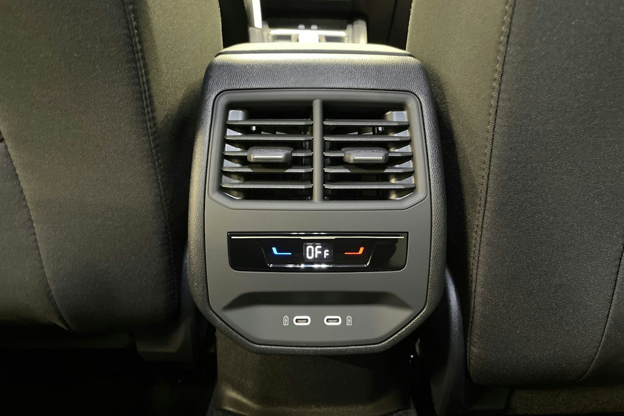 met. musta SEAT Leon Sportstourer 2025 kuva 18.