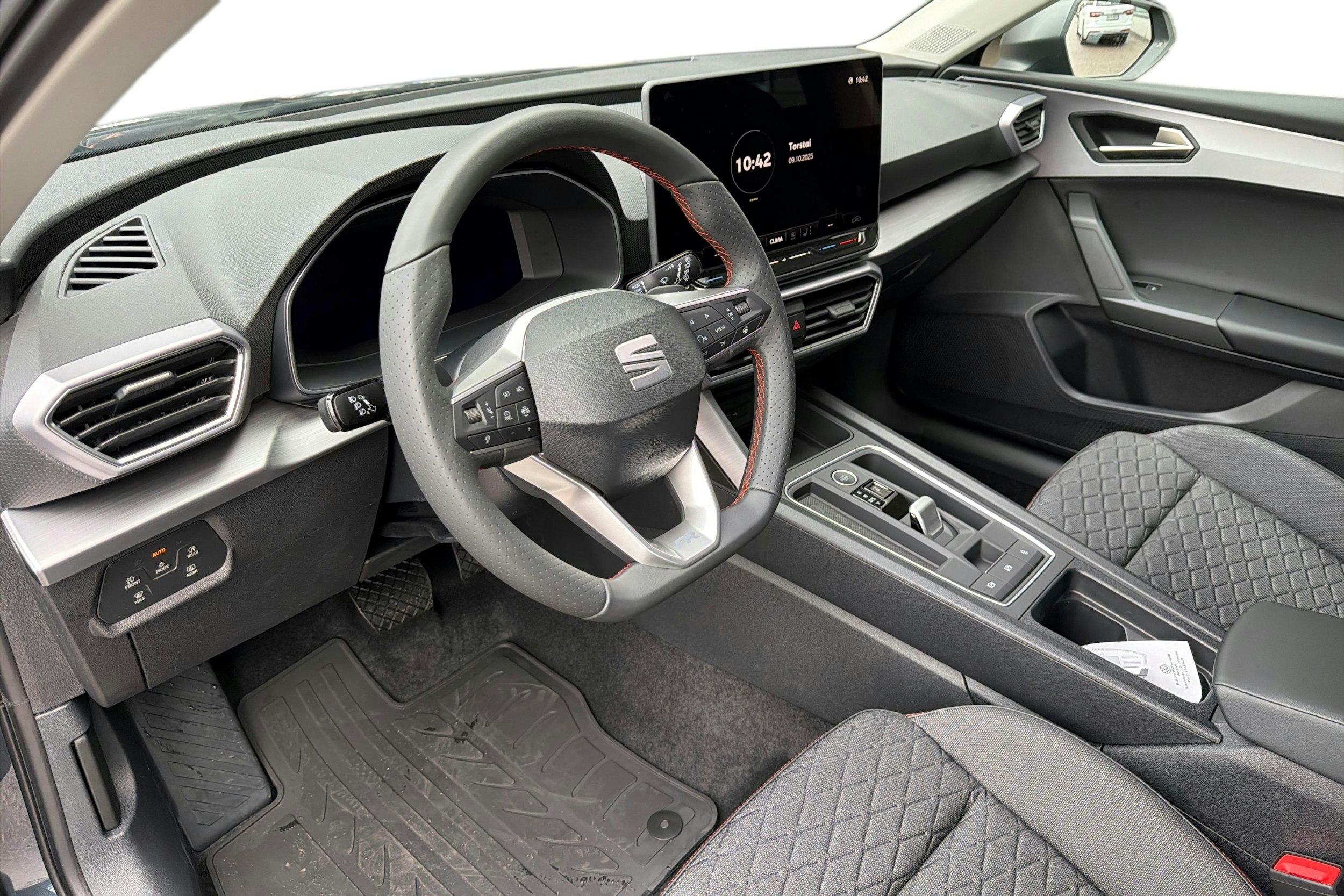 harmaa SEAT Leon Sportstourer 2025 kuva 6.