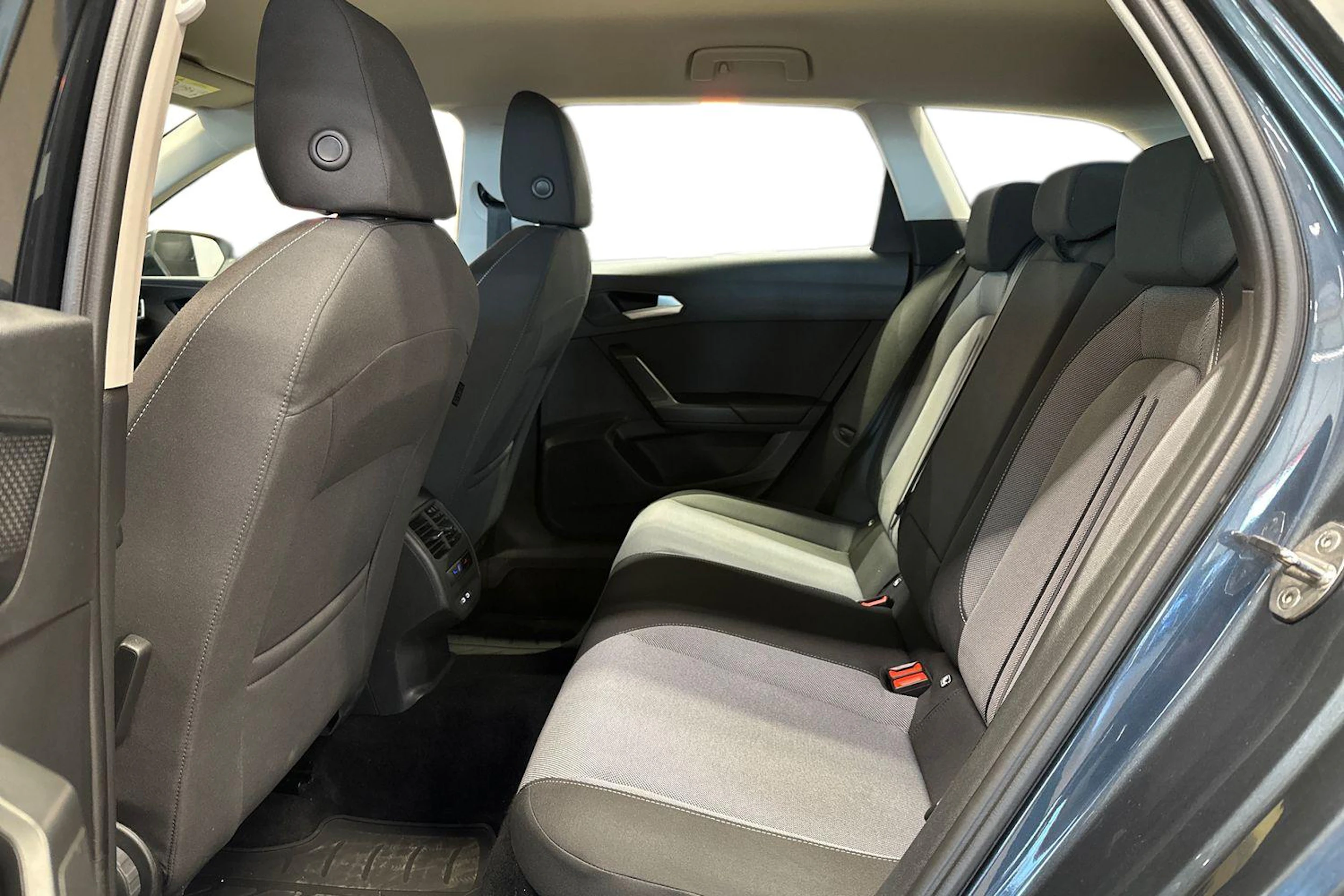 harmaa SEAT Leon Sportstourer 2025 kuva 14.