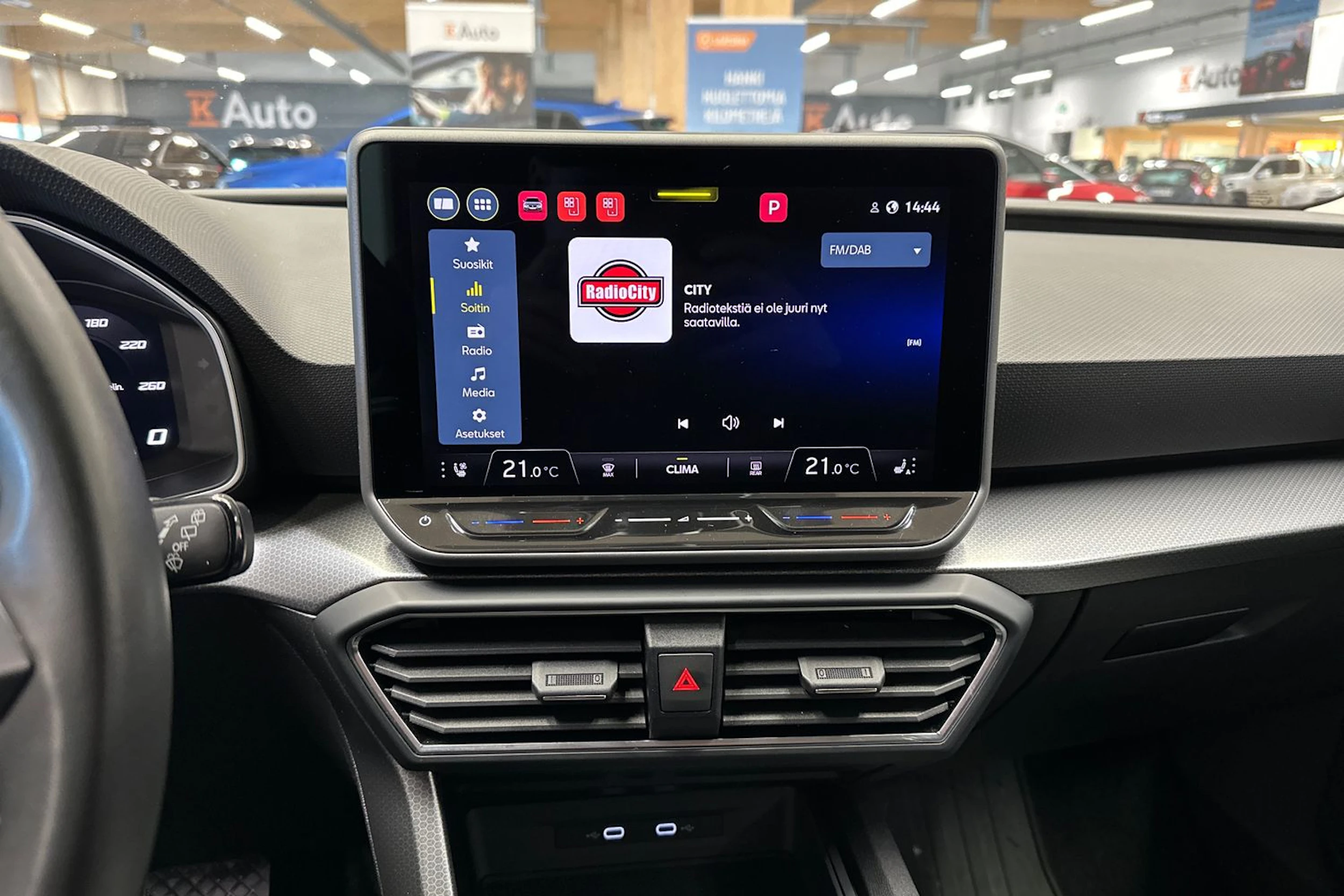 harmaa SEAT Leon Sportstourer 2025 kuva 22.