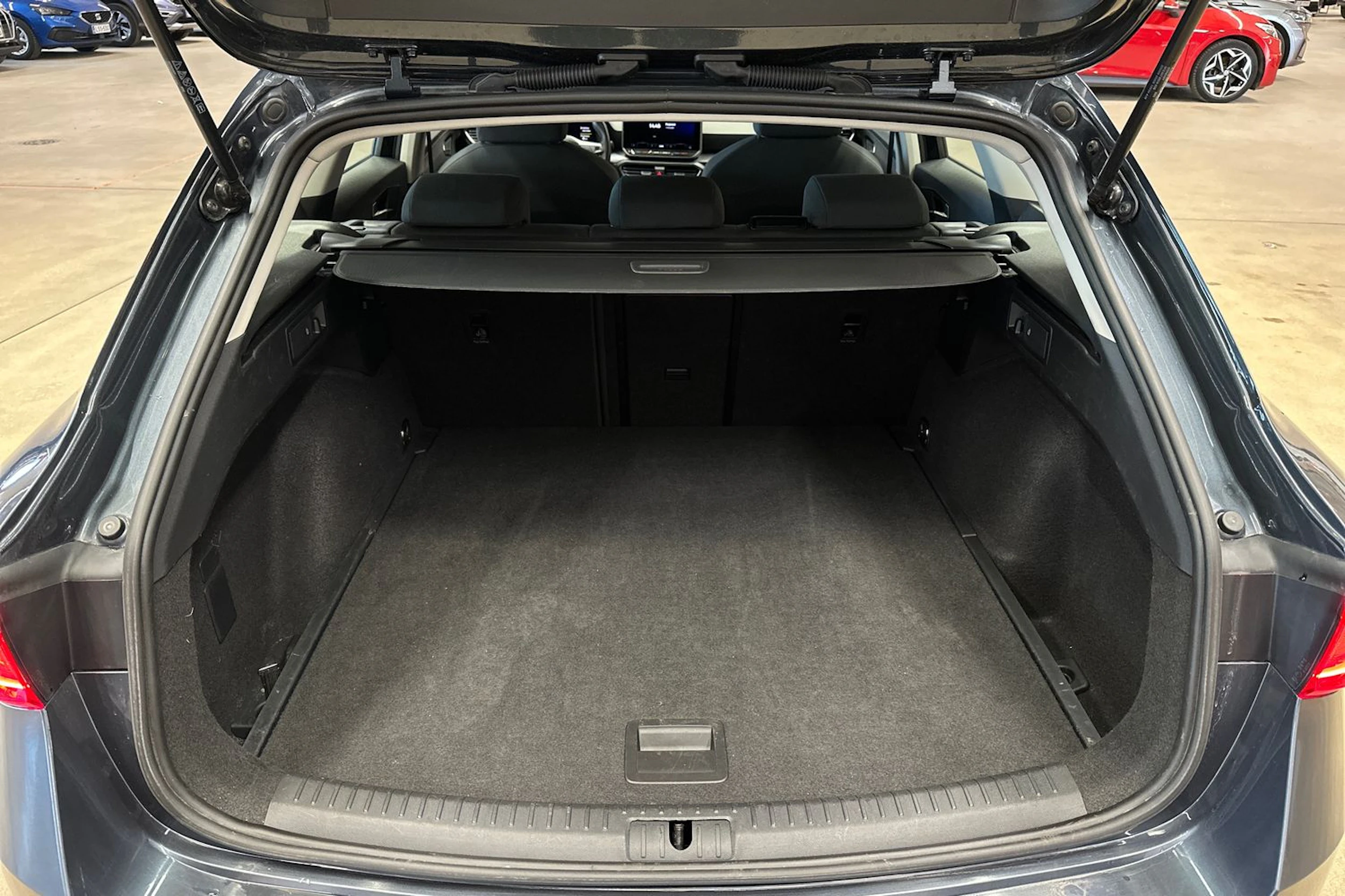 harmaa SEAT Leon Sportstourer 2025 kuva 29.