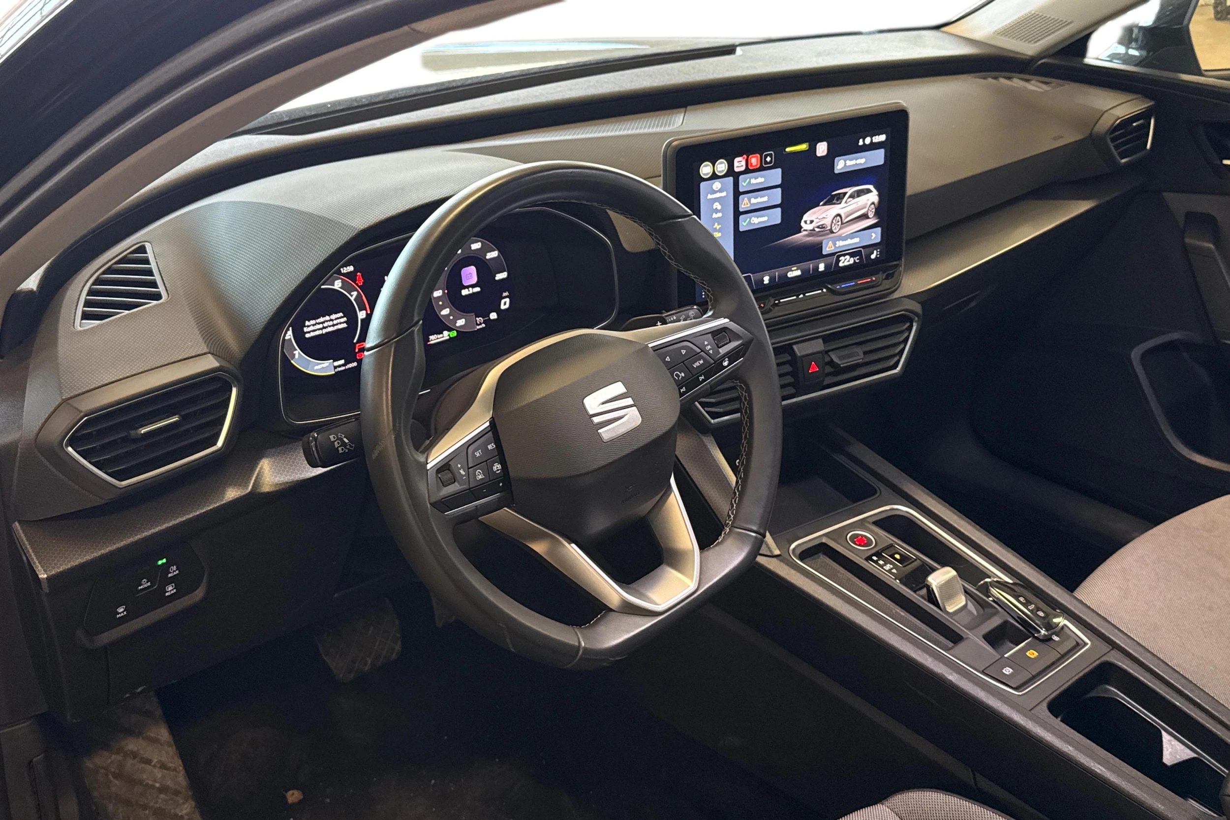 musta SEAT Leon Sportstourer 2025 kuva 3.