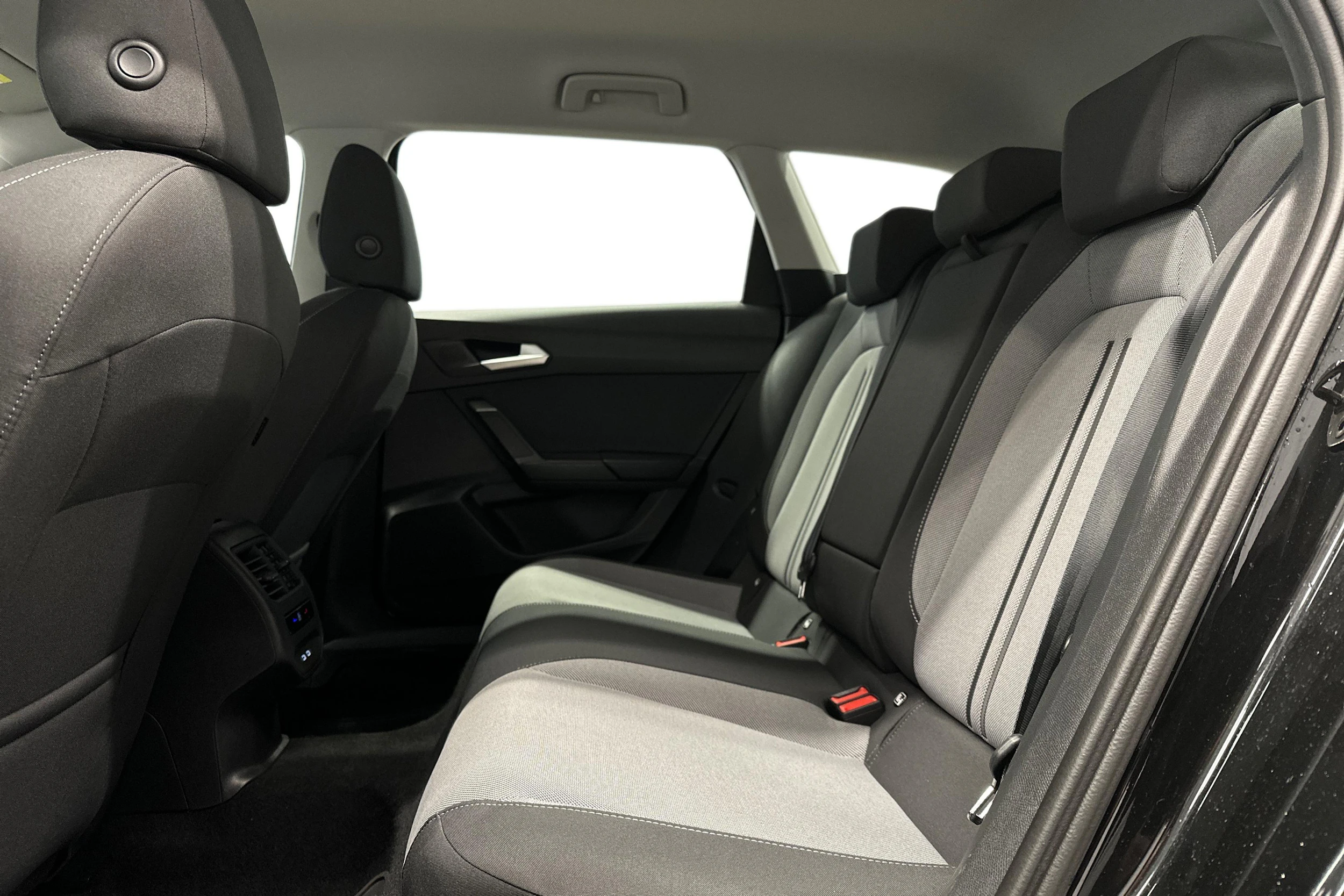 musta SEAT Leon Sportstourer 2025 kuva 11.