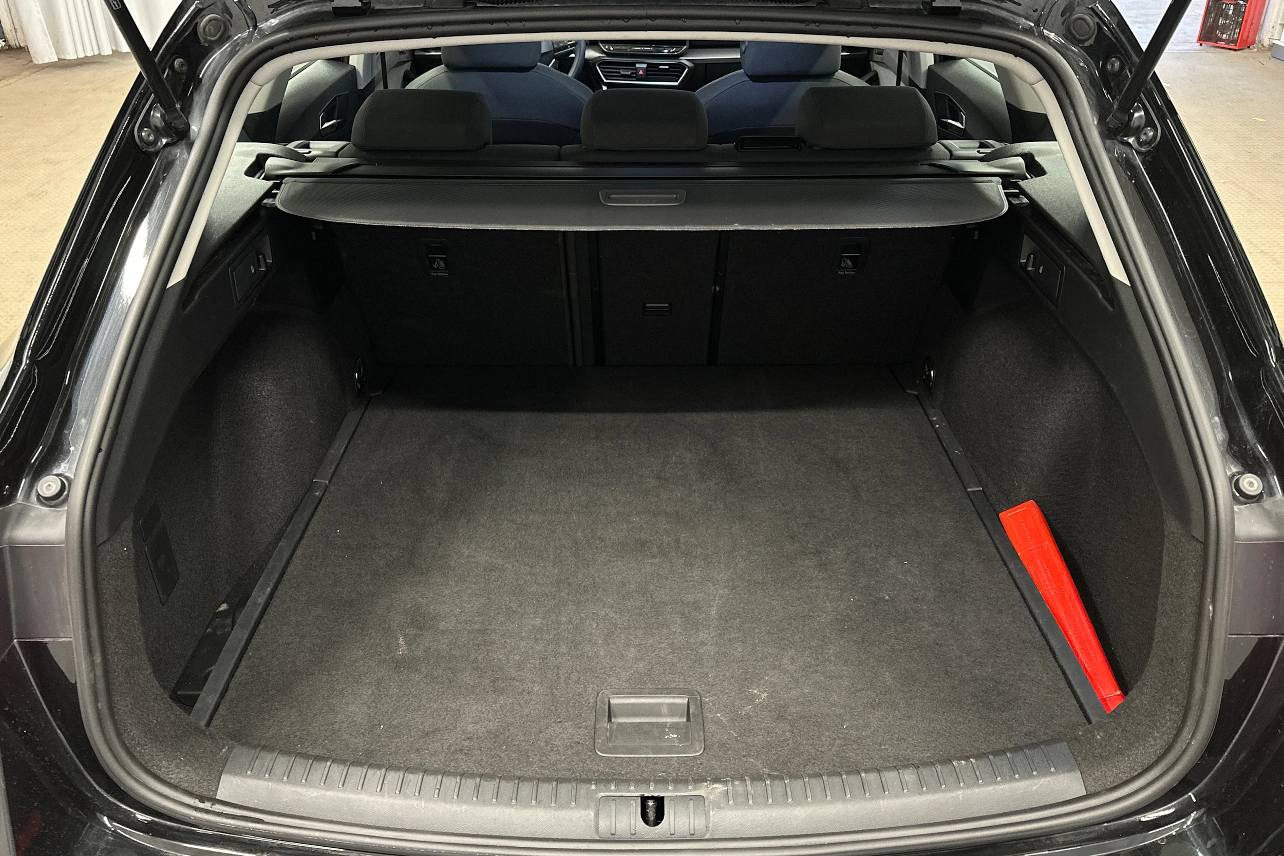 musta SEAT Leon Sportstourer 2025 kuva 15.