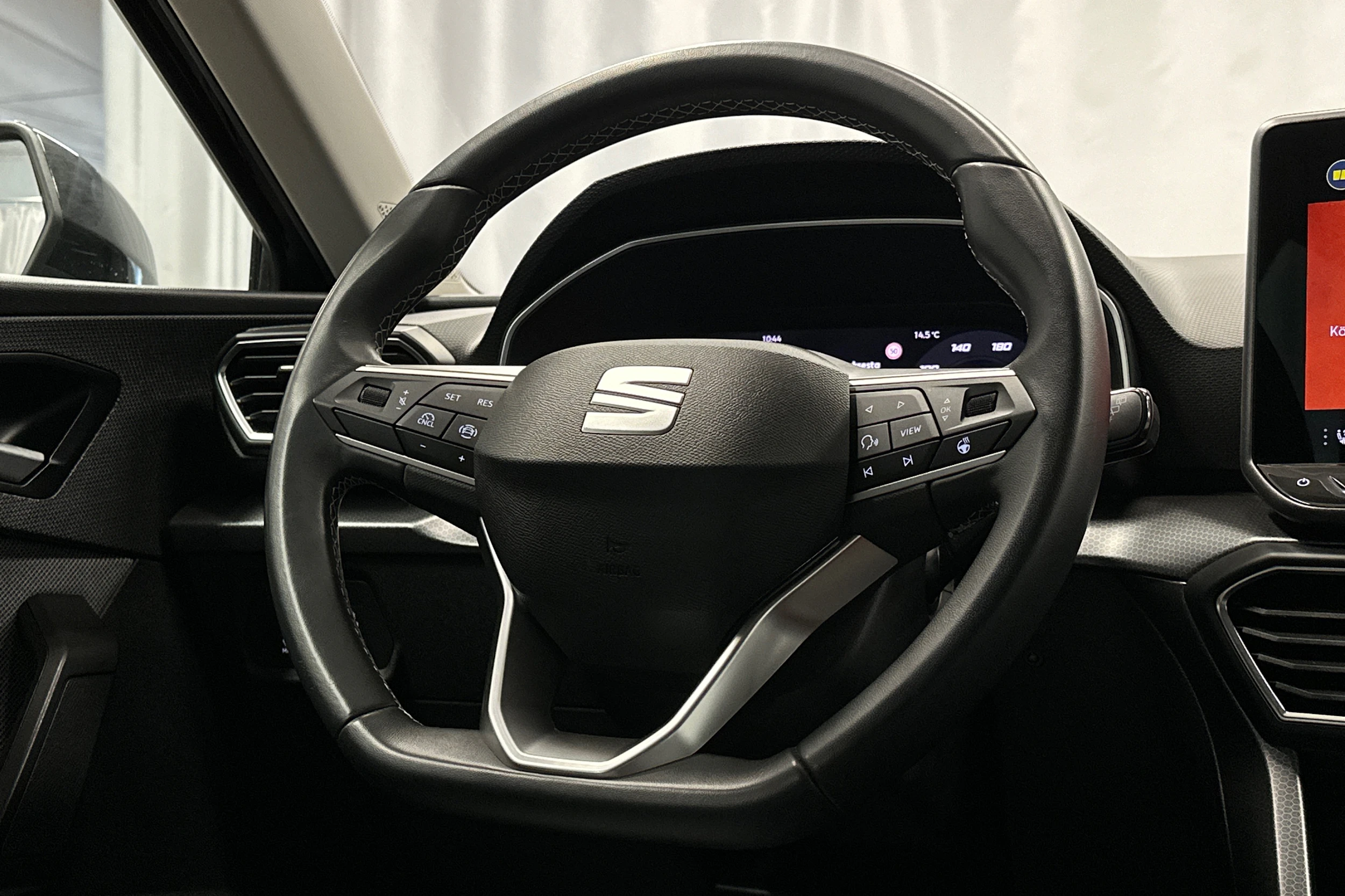 musta SEAT Leon Sportstourer 2025 kuva 18.