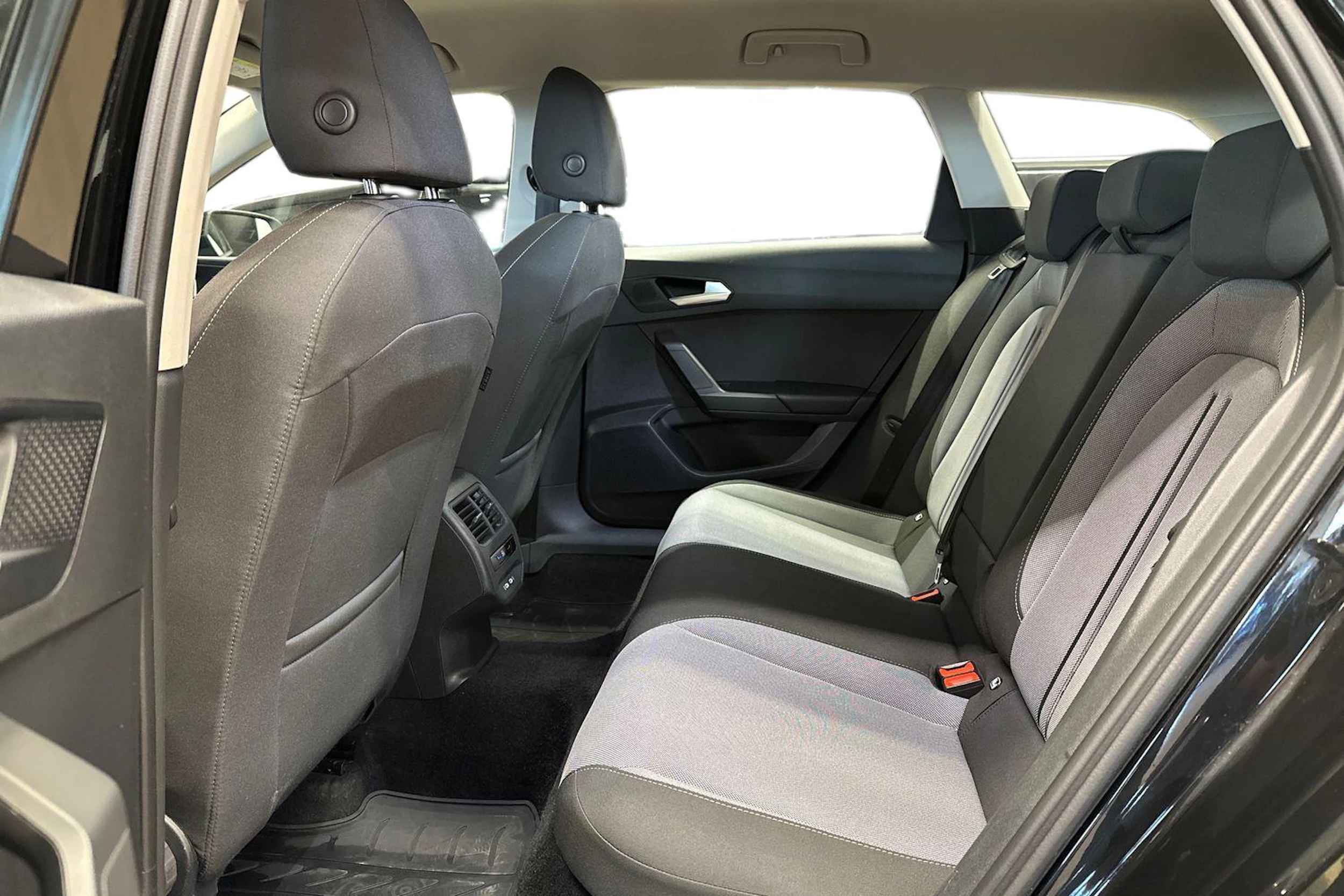 musta SEAT Leon Sportstourer 2025 kuva 14.