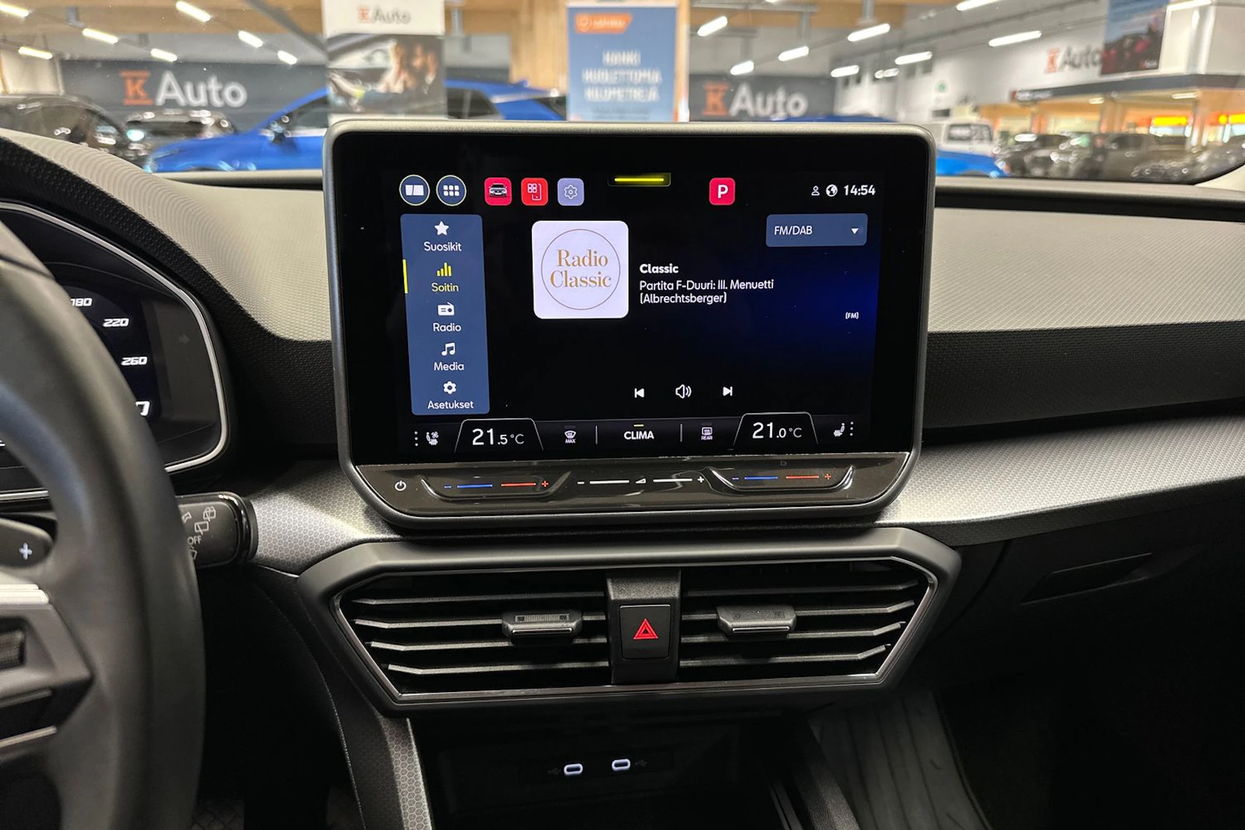 musta SEAT Leon Sportstourer 2025 kuva 22.