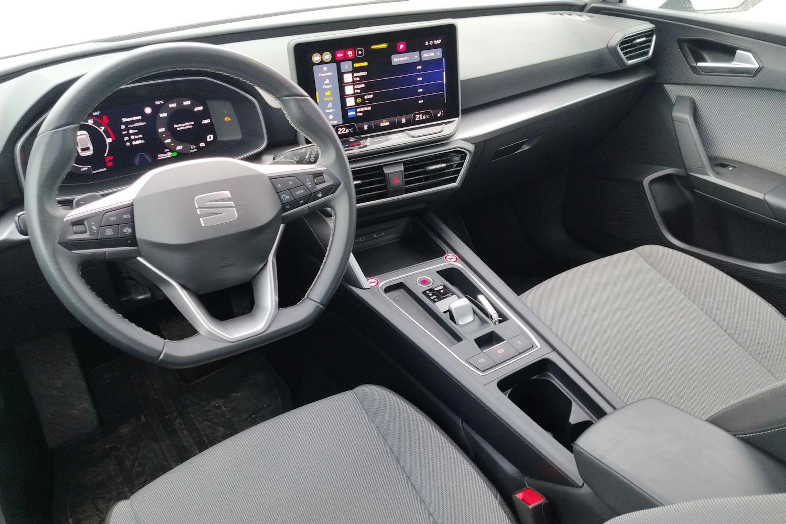 valkoinen SEAT Leon Sportstourer 2025 kuva 3.