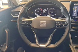 valkoinen SEAT Leon Sportstourer 2025 kuva 16.