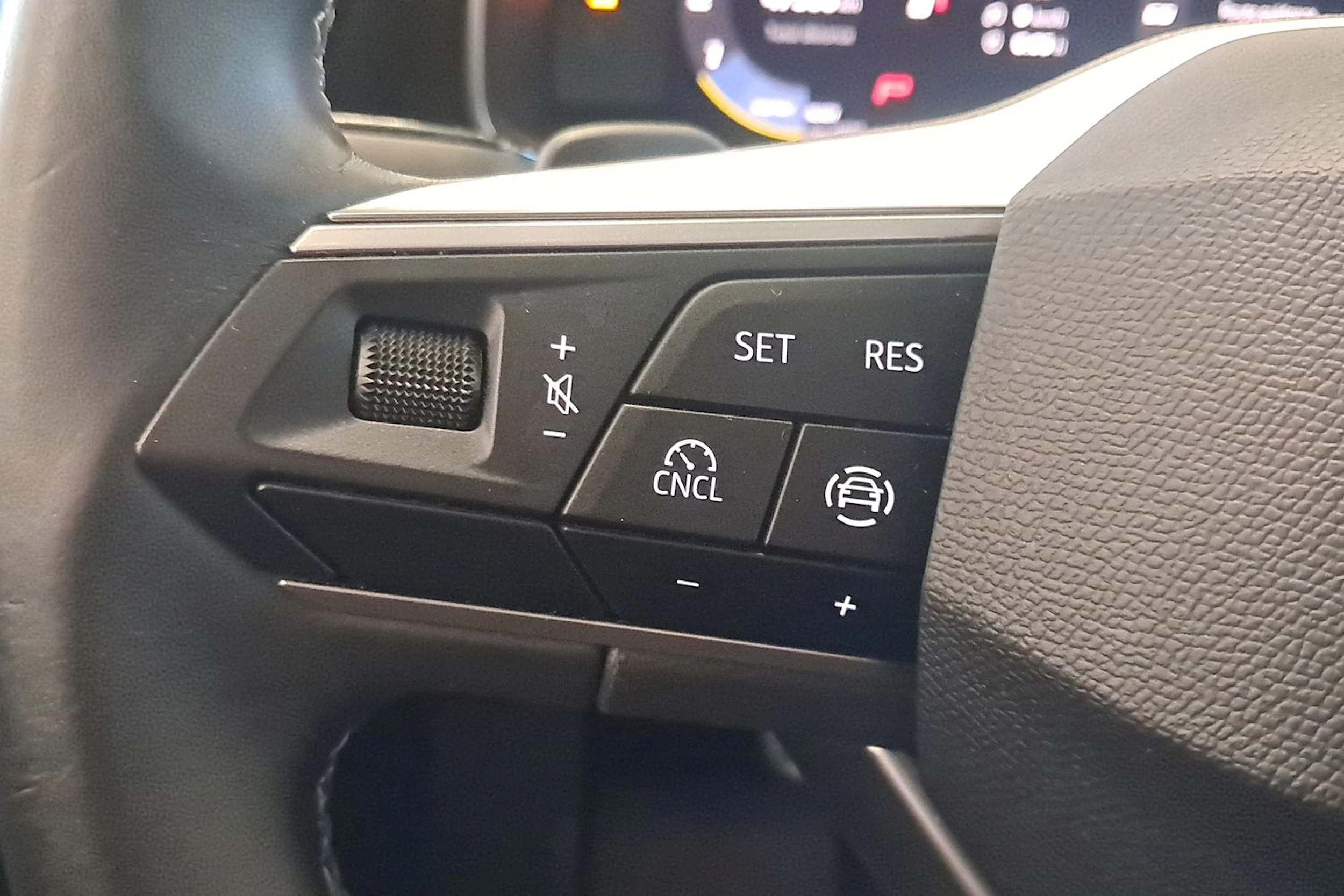 valkoinen SEAT Leon Sportstourer 2025 kuva 18.