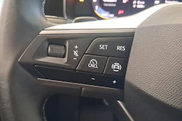 valkoinen SEAT Leon Sportstourer 2025 kuva 18.