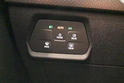 valkoinen SEAT Leon Sportstourer 2025 kuva 20.