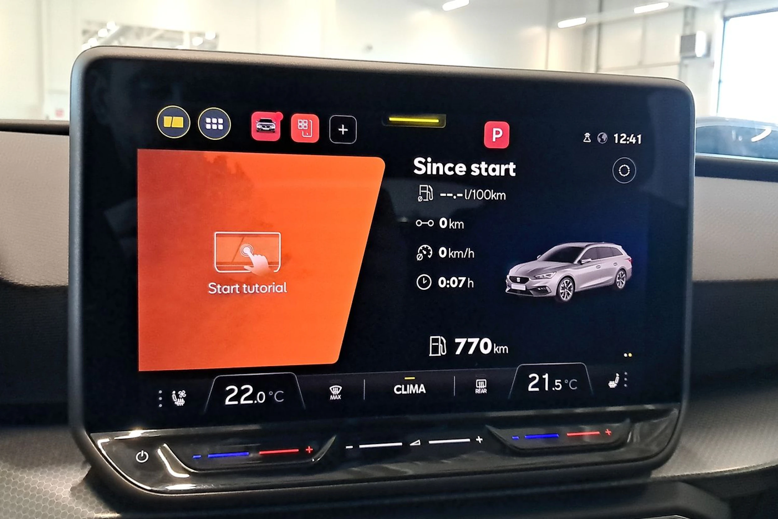 valkoinen SEAT Leon Sportstourer 2025 kuva 22.