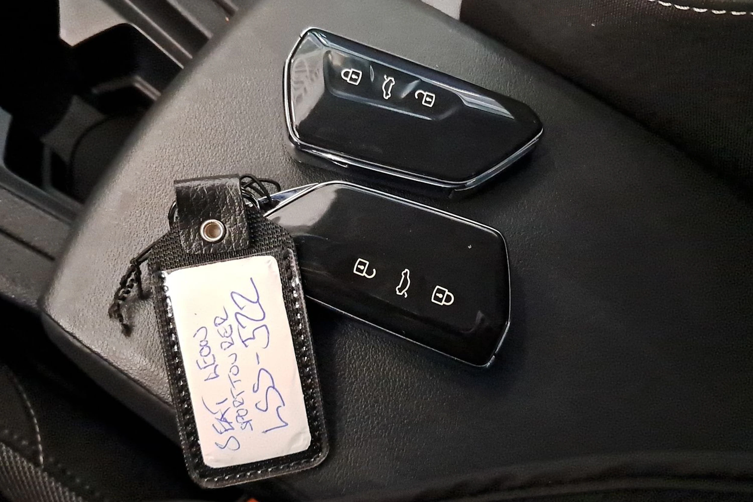 valkoinen SEAT Leon Sportstourer 2025 kuva 32.