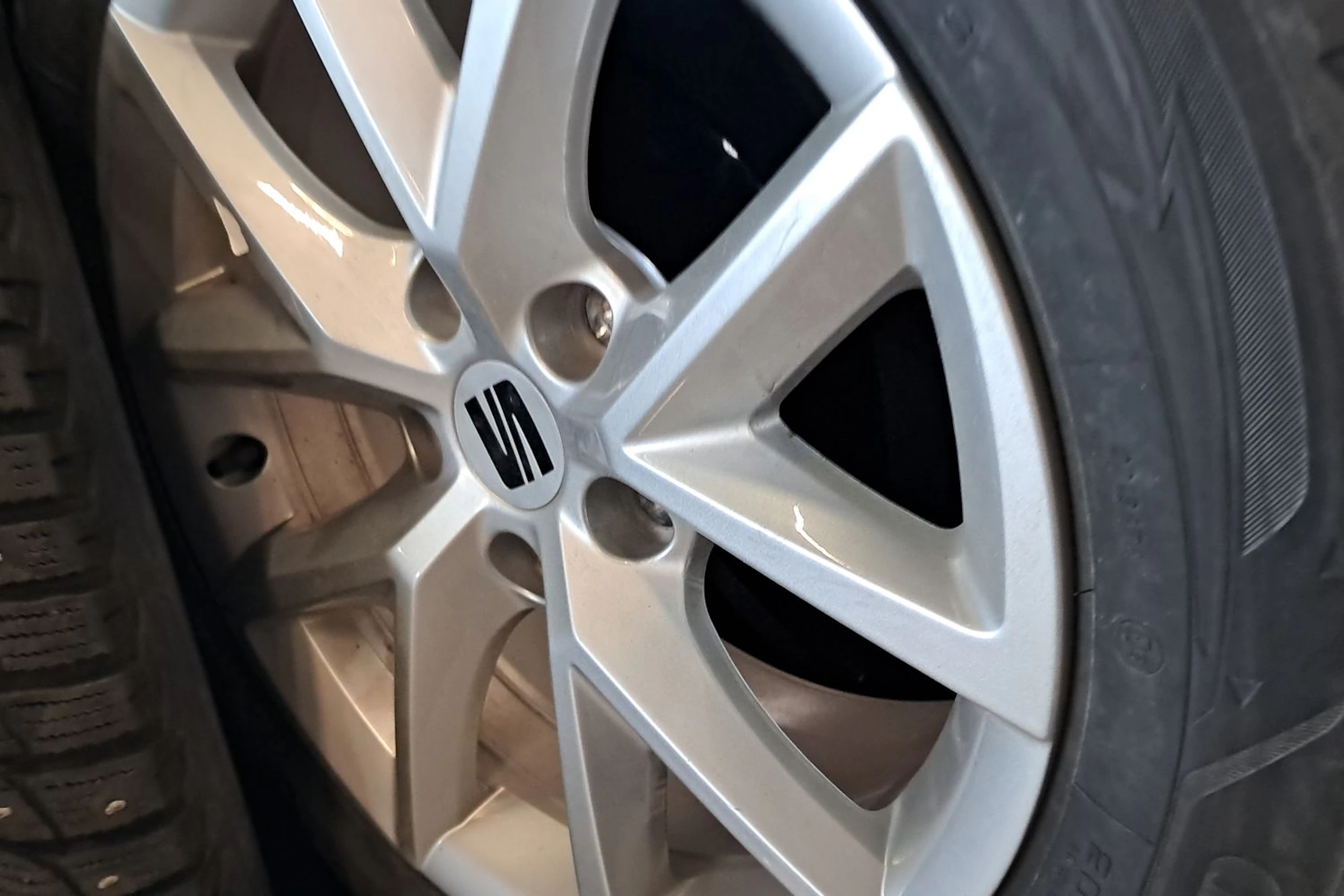 valkoinen SEAT Leon Sportstourer 2025 kuva 35.