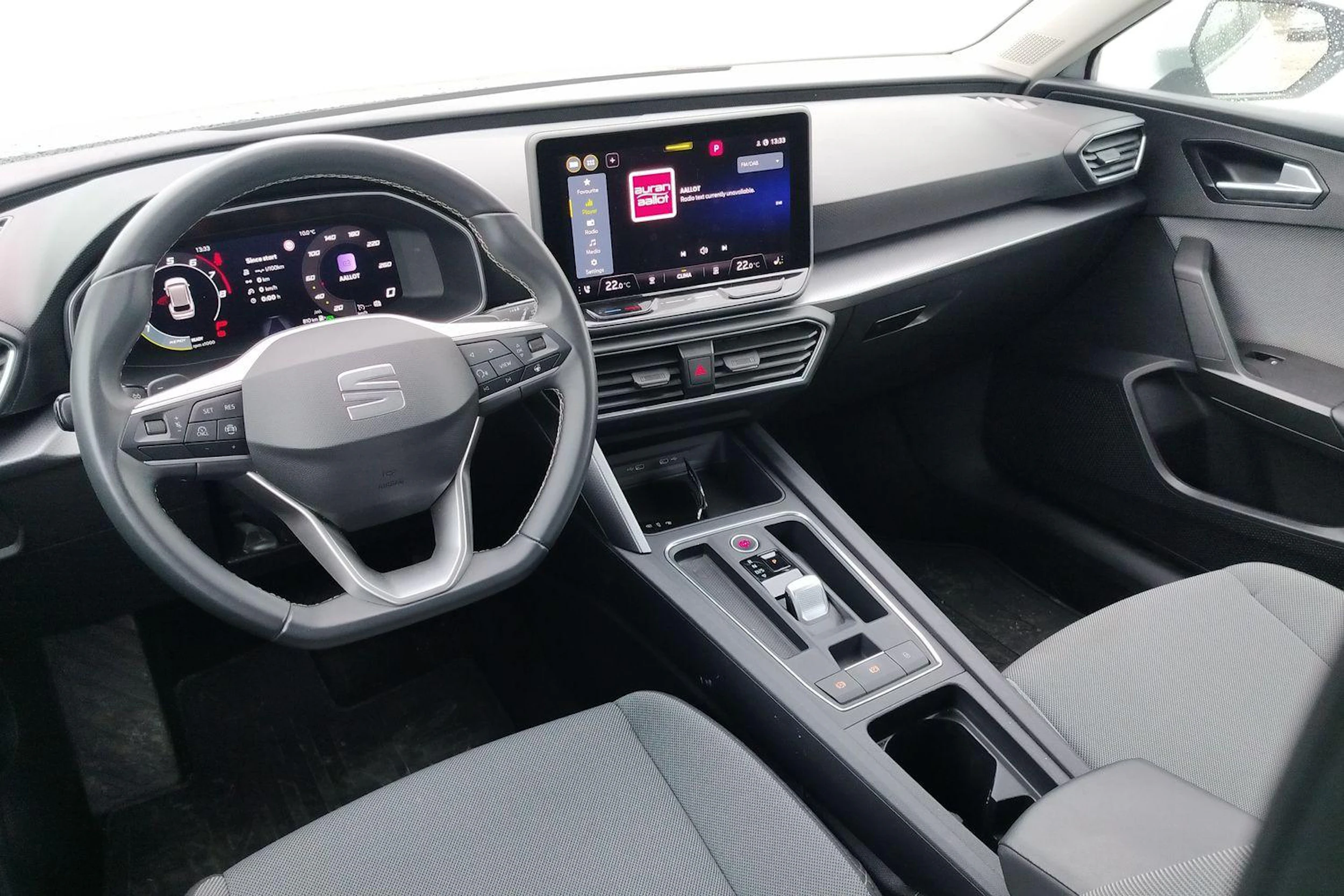 valkoinen SEAT Leon Sportstourer 2025 kuva 3.