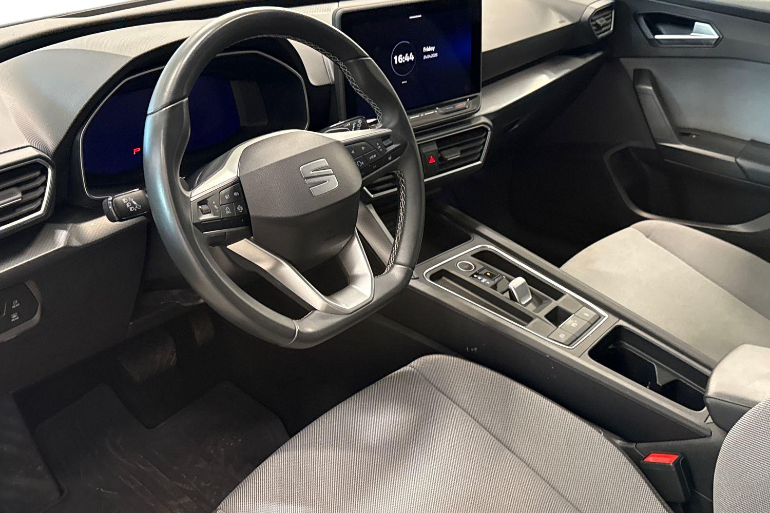 Seat Leon Sportstourer 2025, photo 6/23