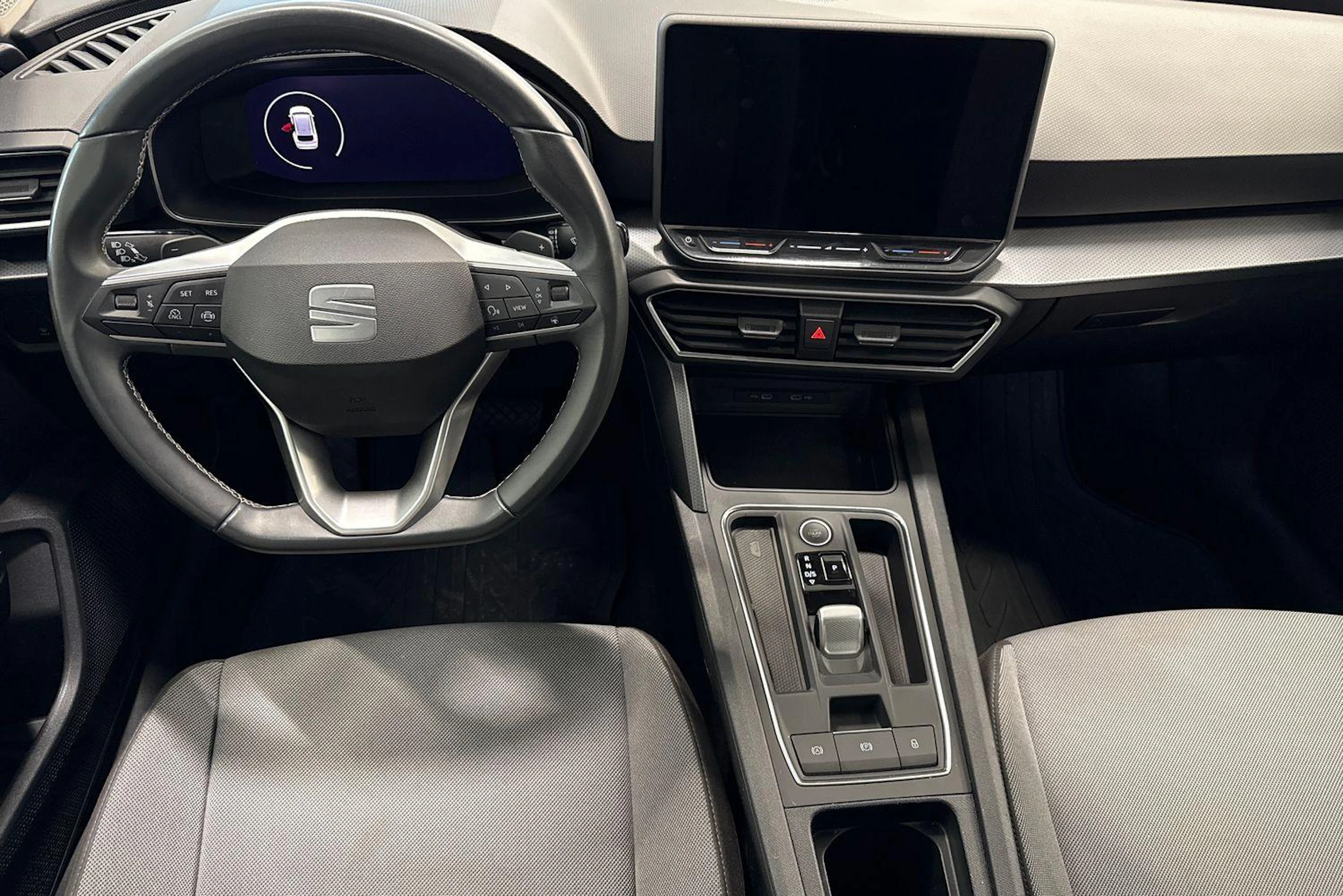 valkoinen SEAT Leon Sportstourer 2025 kuva 7.