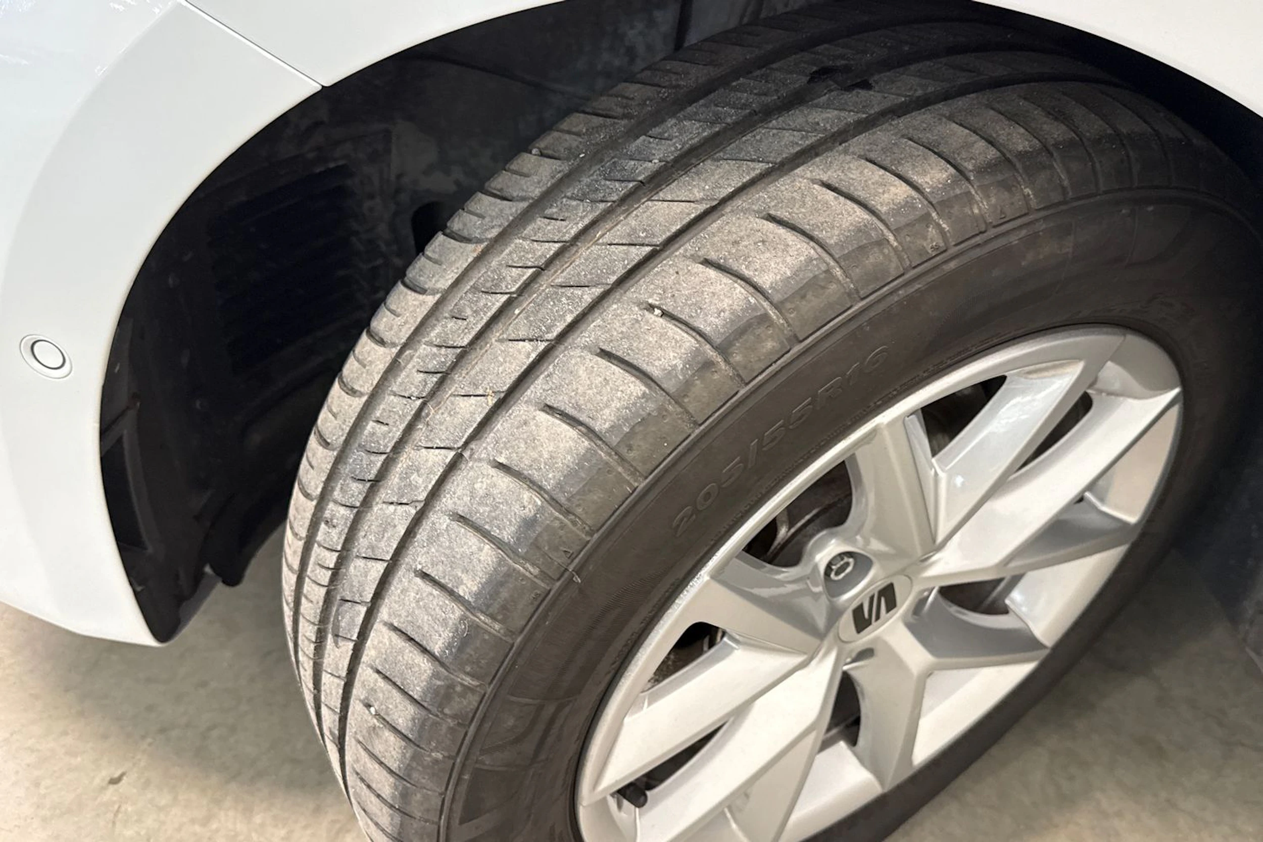 valkoinen SEAT Leon Sportstourer 2025 kuva 10.