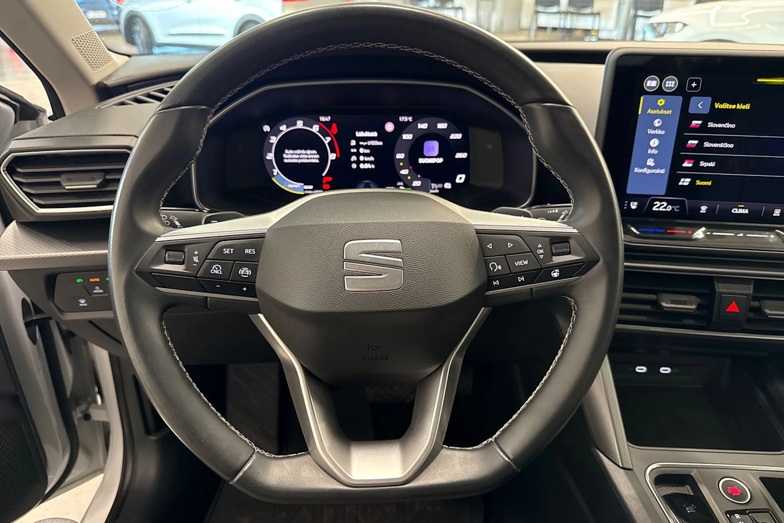 valkoinen SEAT Leon Sportstourer 2025 kuva 13.