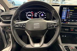 valkoinen SEAT Leon Sportstourer 2025 kuva 13.