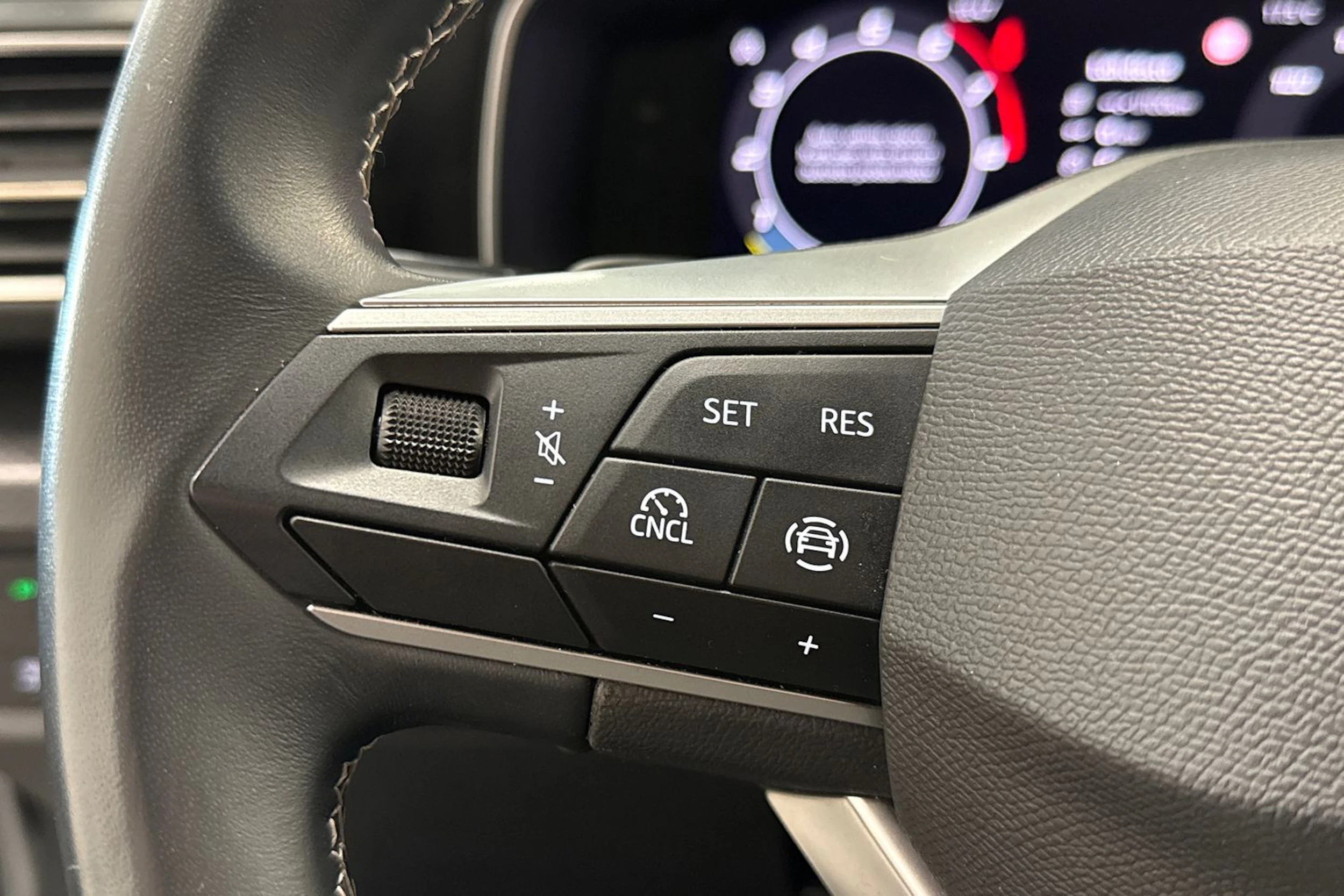 valkoinen SEAT Leon Sportstourer 2025 kuva 14.