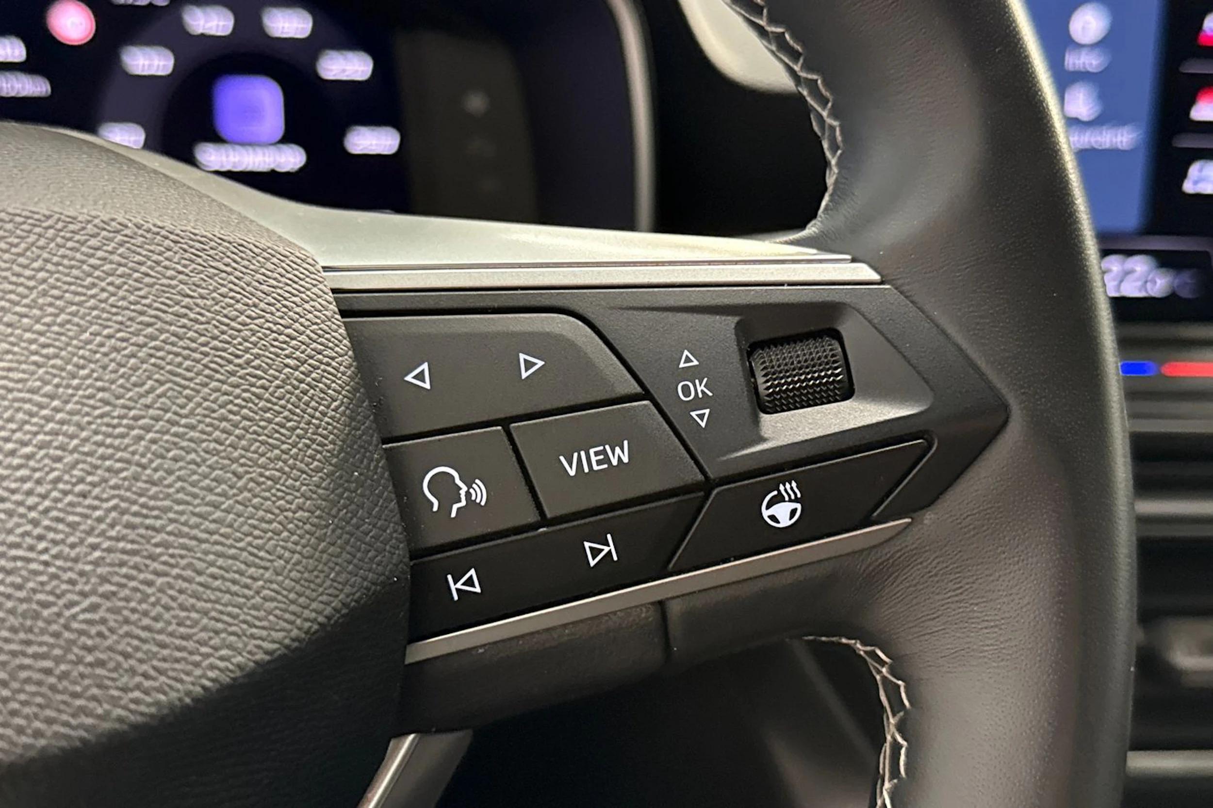 valkoinen SEAT Leon Sportstourer 2025 kuva 15.