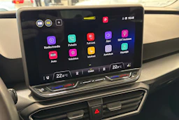 valkoinen SEAT Leon Sportstourer 2025 kuva 18.