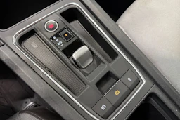 valkoinen SEAT Leon Sportstourer 2025 kuva 19.